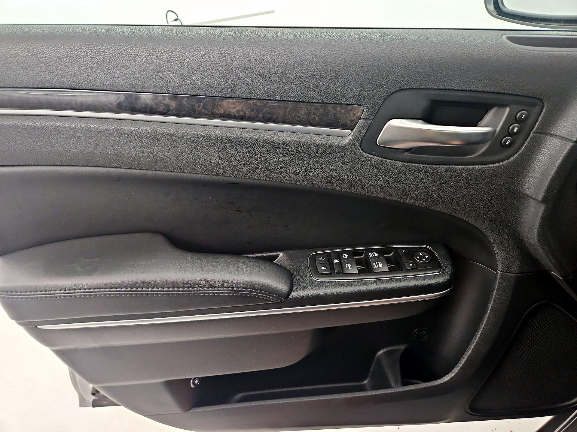 Thumbnail: 2014 Chrysler 300 - 12