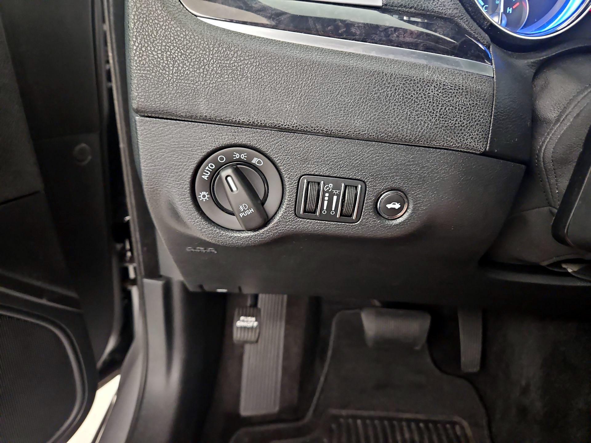 Thumbnail: 2014 Chrysler 300 - 13