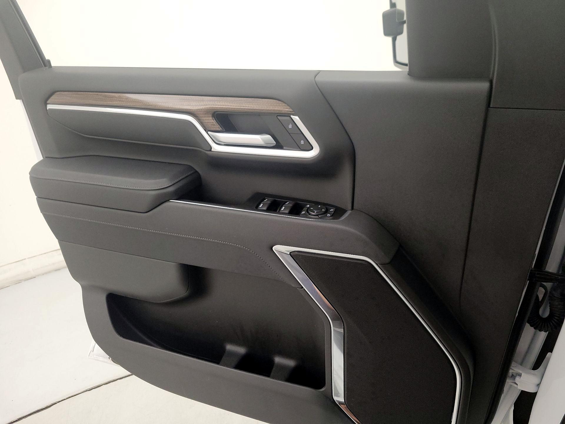 Thumbnail: 2025 Chevrolet Silverado 2500 - 12