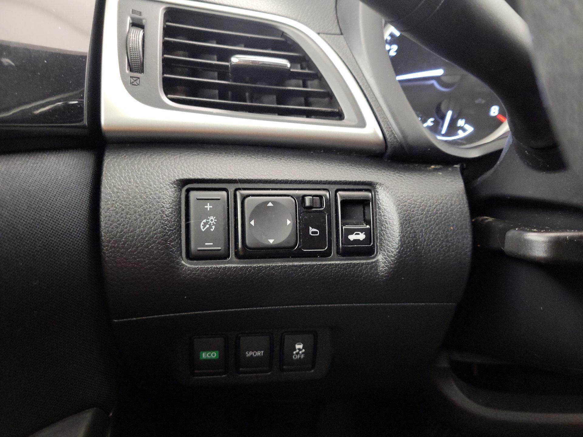 Thumbnail: 2017 Nissan Sentra - 13