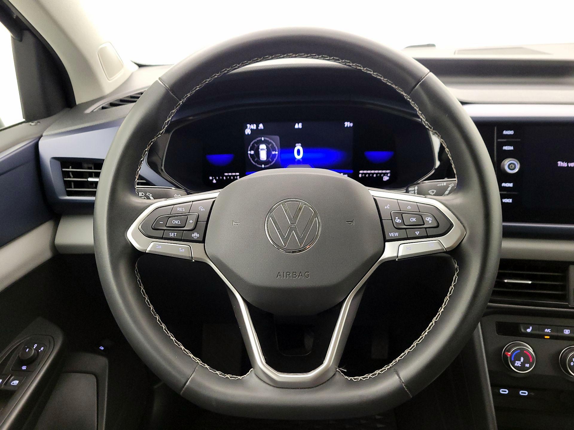 Thumbnail: 2022 Volkswagen Taos - 10