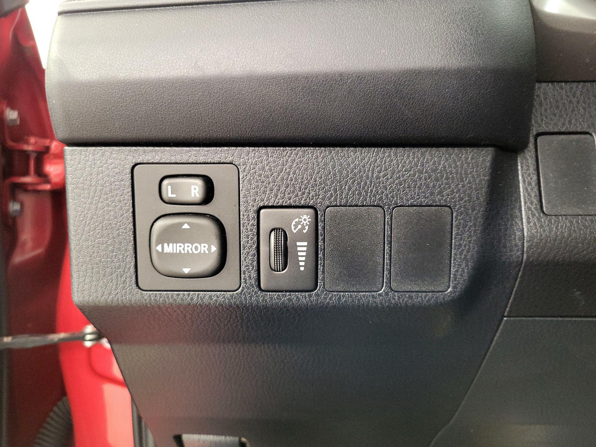Thumbnail: 2016 Toyota RAV4 - 13