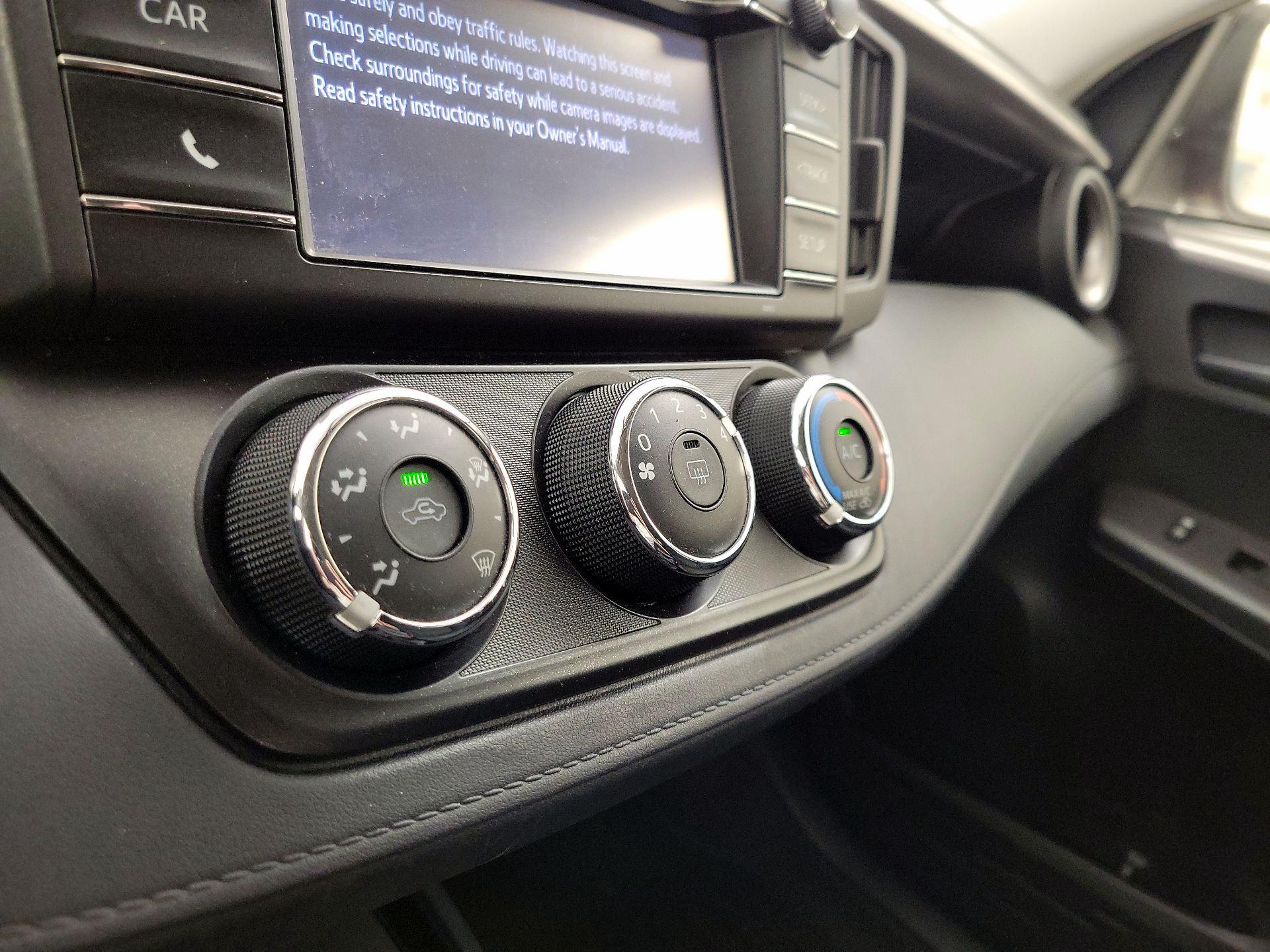 Thumbnail: 2016 Toyota RAV4 - 16