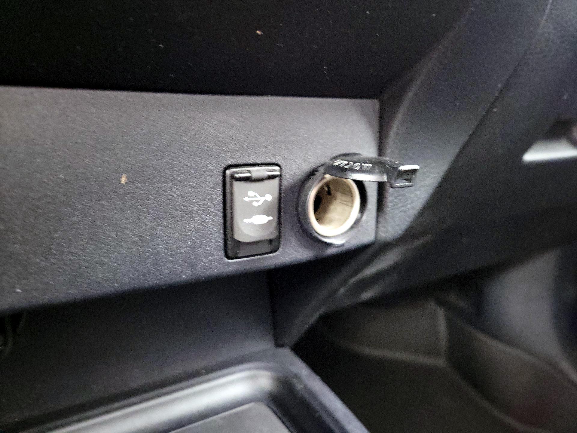 Thumbnail: 2016 Toyota RAV4 - 18