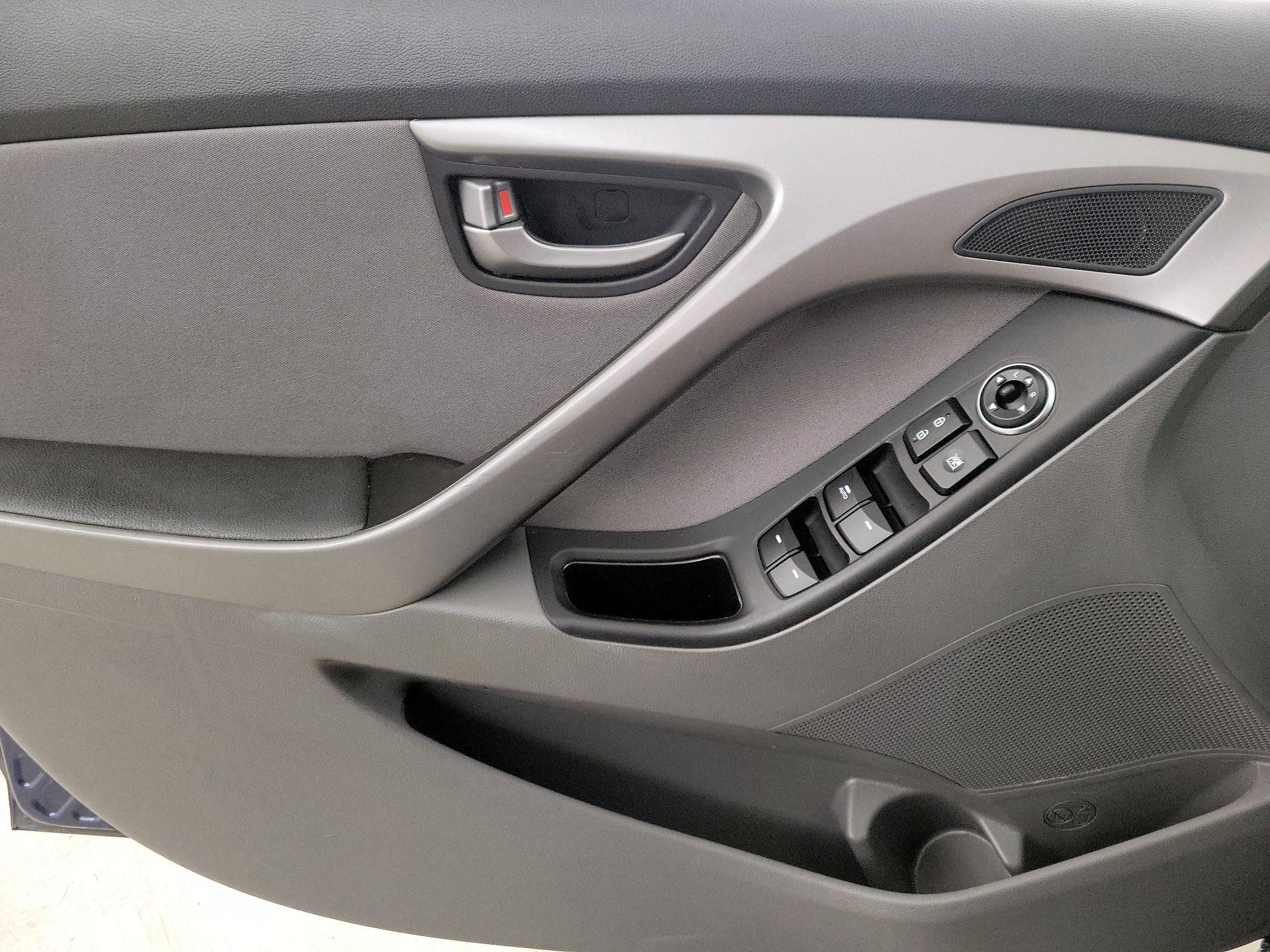 Thumbnail: 2015 Hyundai Elantra - 12