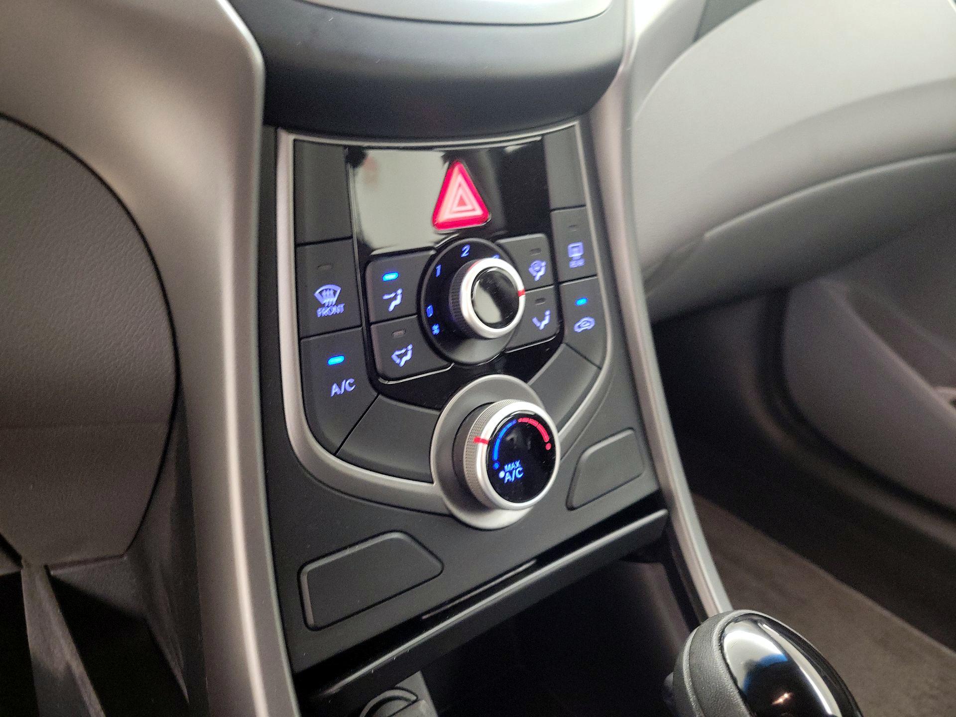 Thumbnail: 2015 Hyundai Elantra - 16