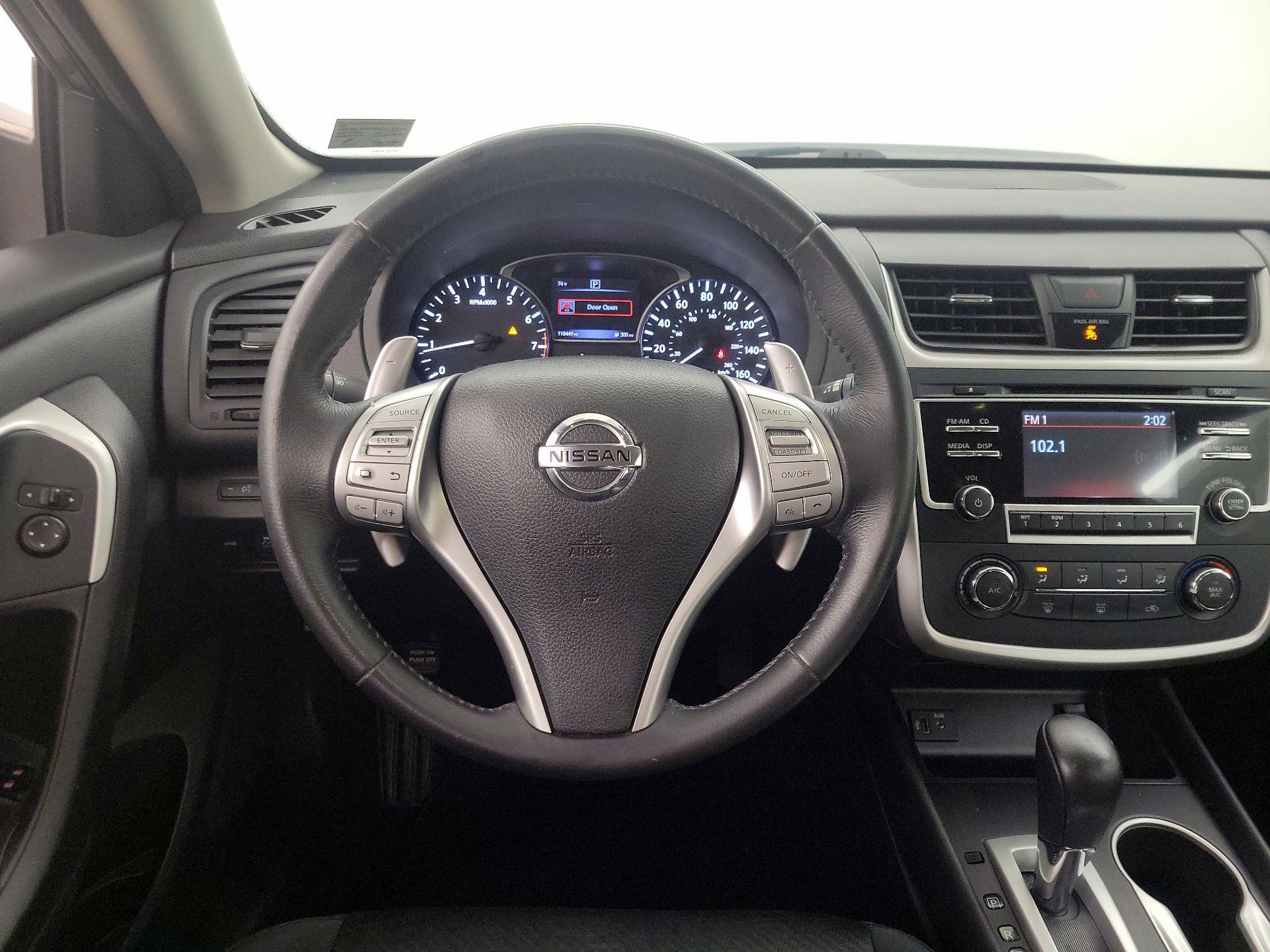 Thumbnail: 2017 Nissan Altima - 10