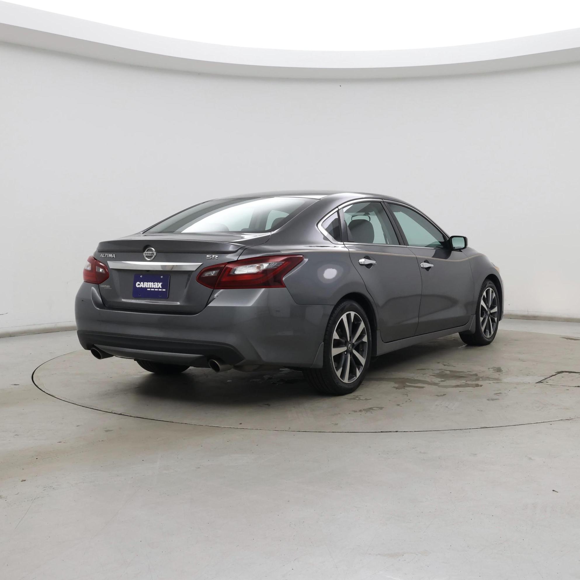 Thumbnail: 2017 Nissan Altima - 8