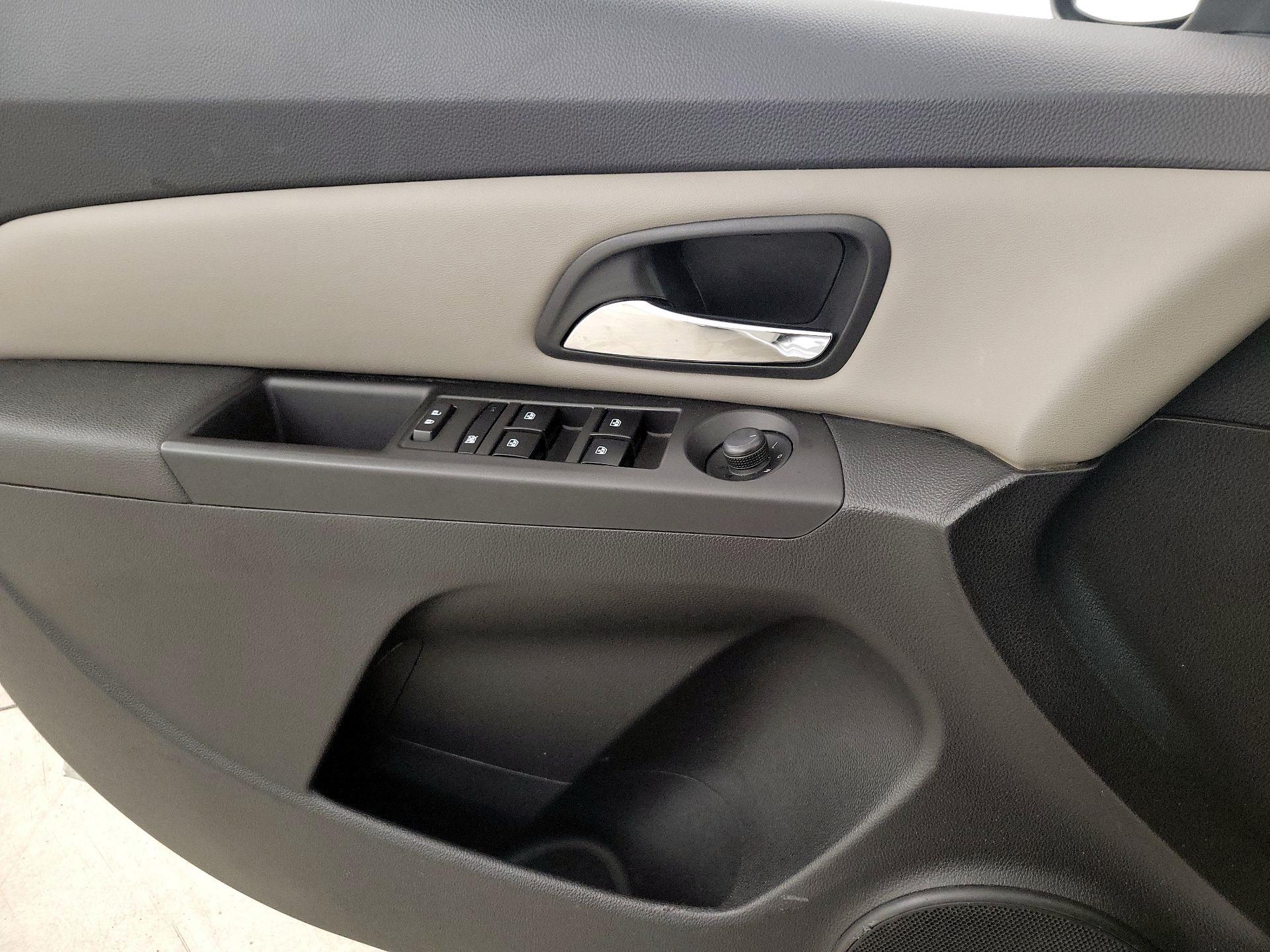 Thumbnail: 2016 Chevrolet Cruze - 12
