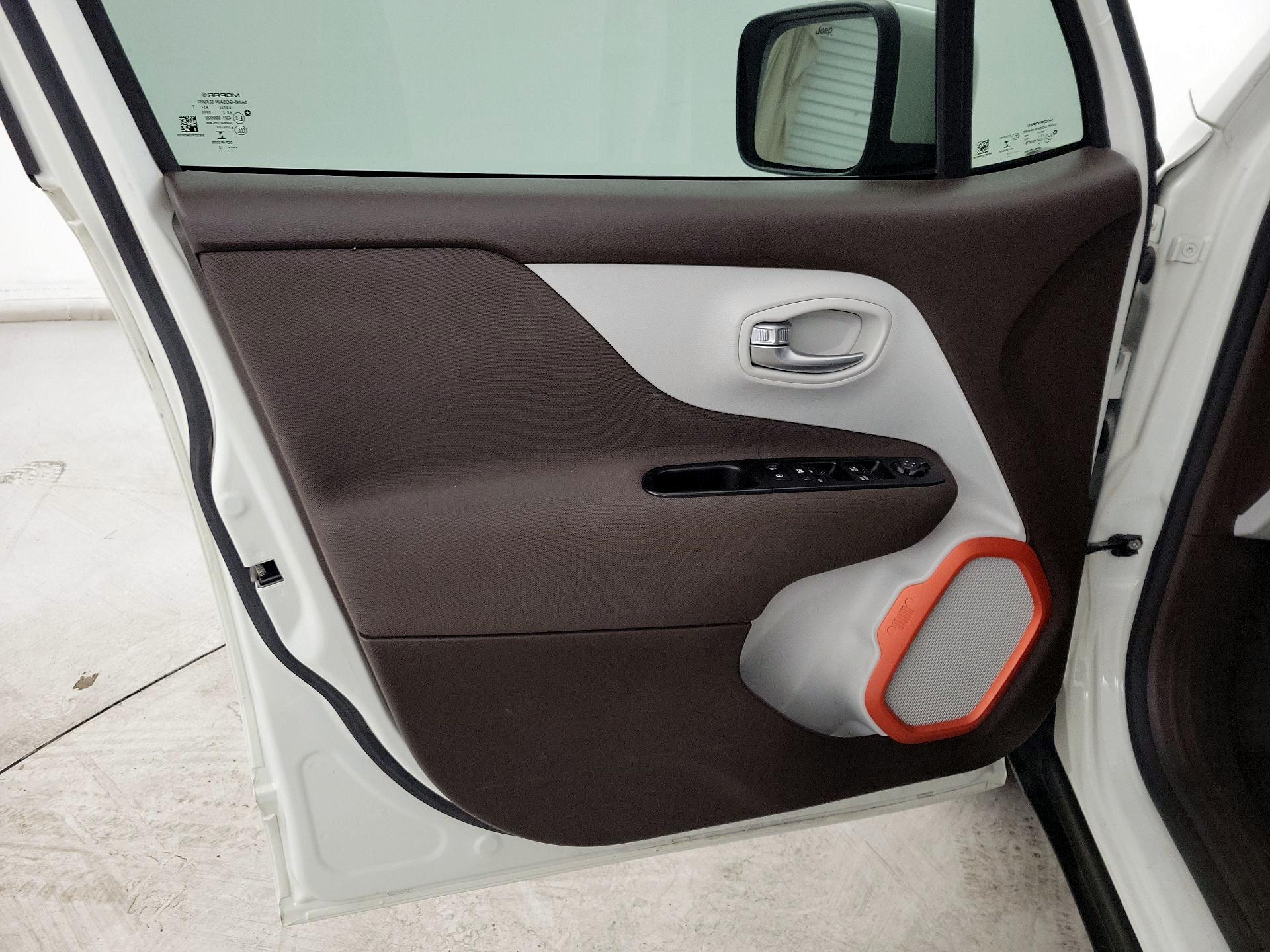 Thumbnail: 2015 Jeep Renegade - 12
