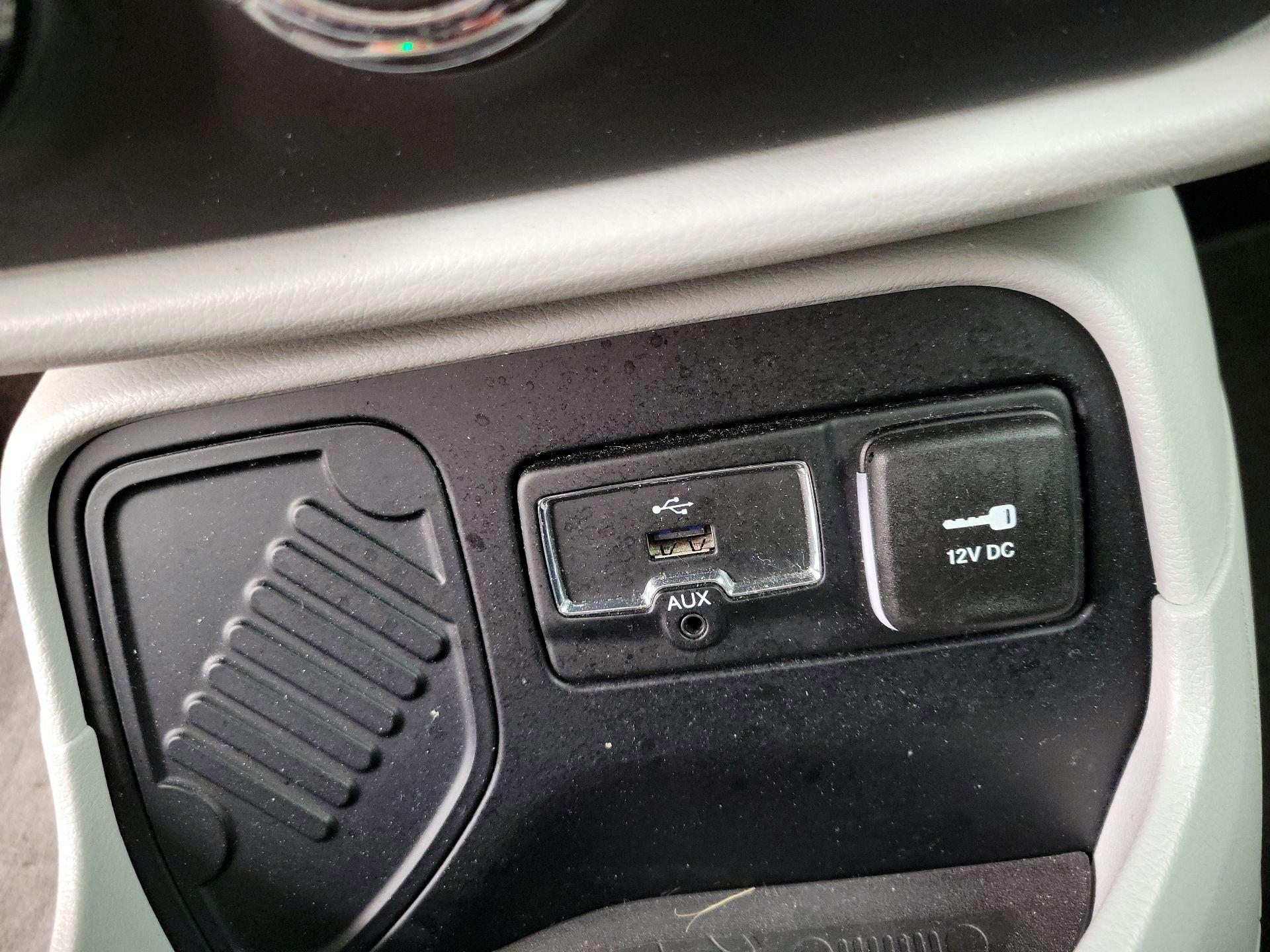 Thumbnail: 2015 Jeep Renegade - 18