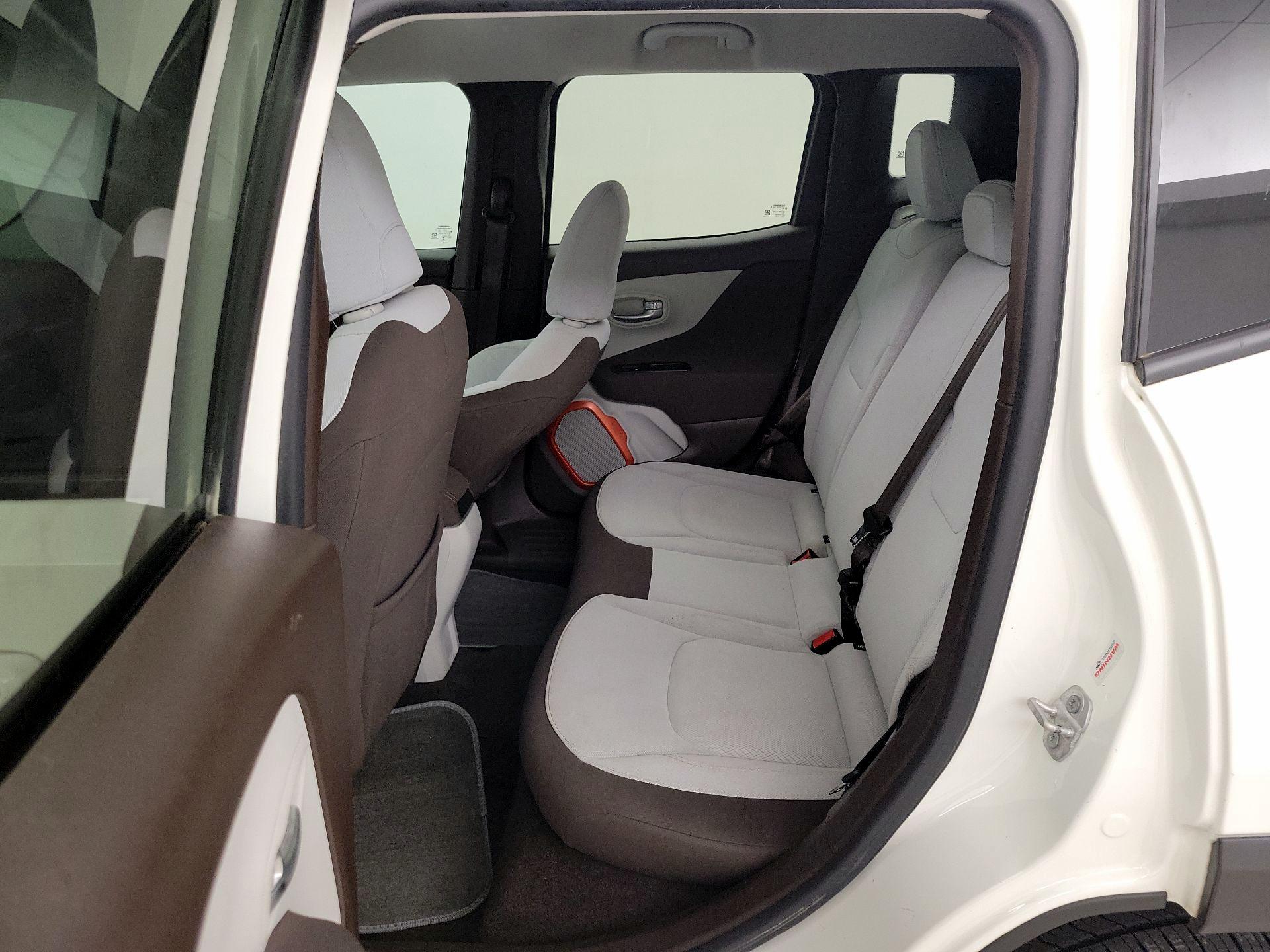 Thumbnail: 2015 Jeep Renegade - 19