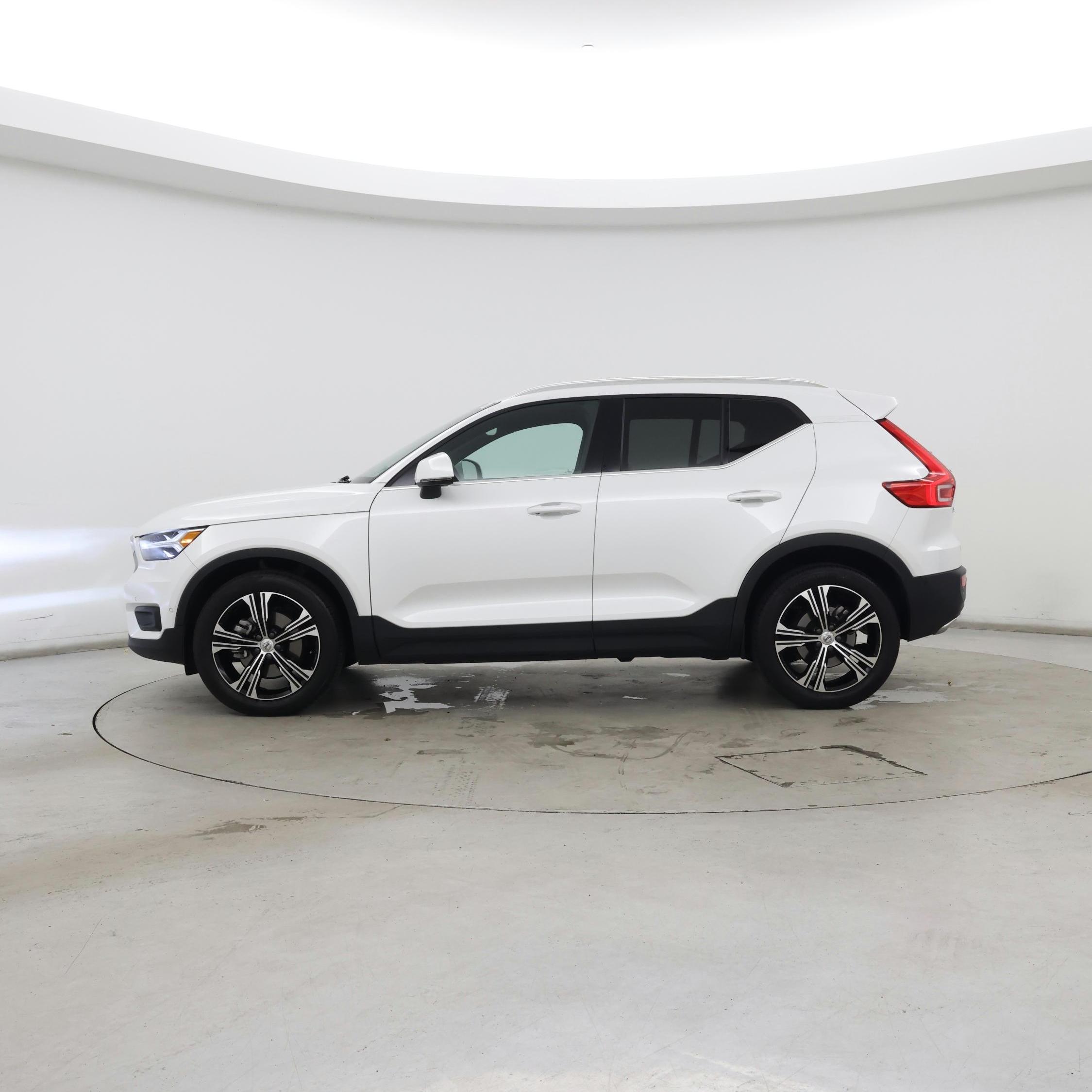 Thumbnail: 2019 Volvo XC40 - 3