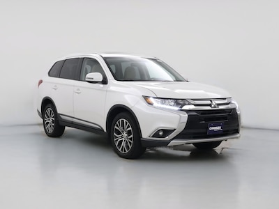 White 2017 Mitsubishi Outlander SE