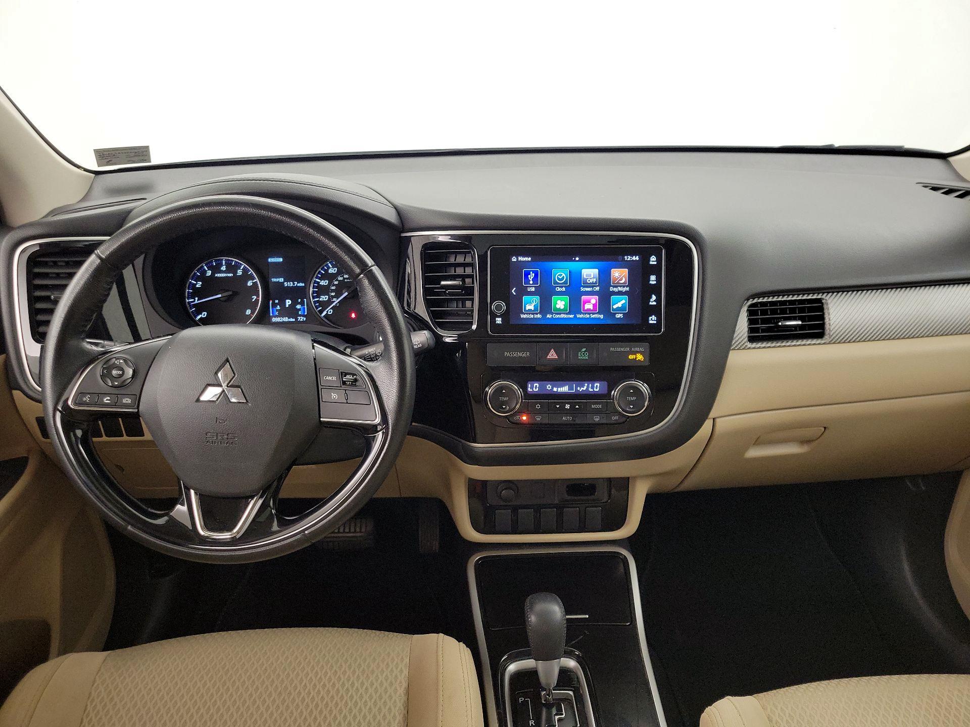 Thumbnail: 2017 Mitsubishi Outlander - 9