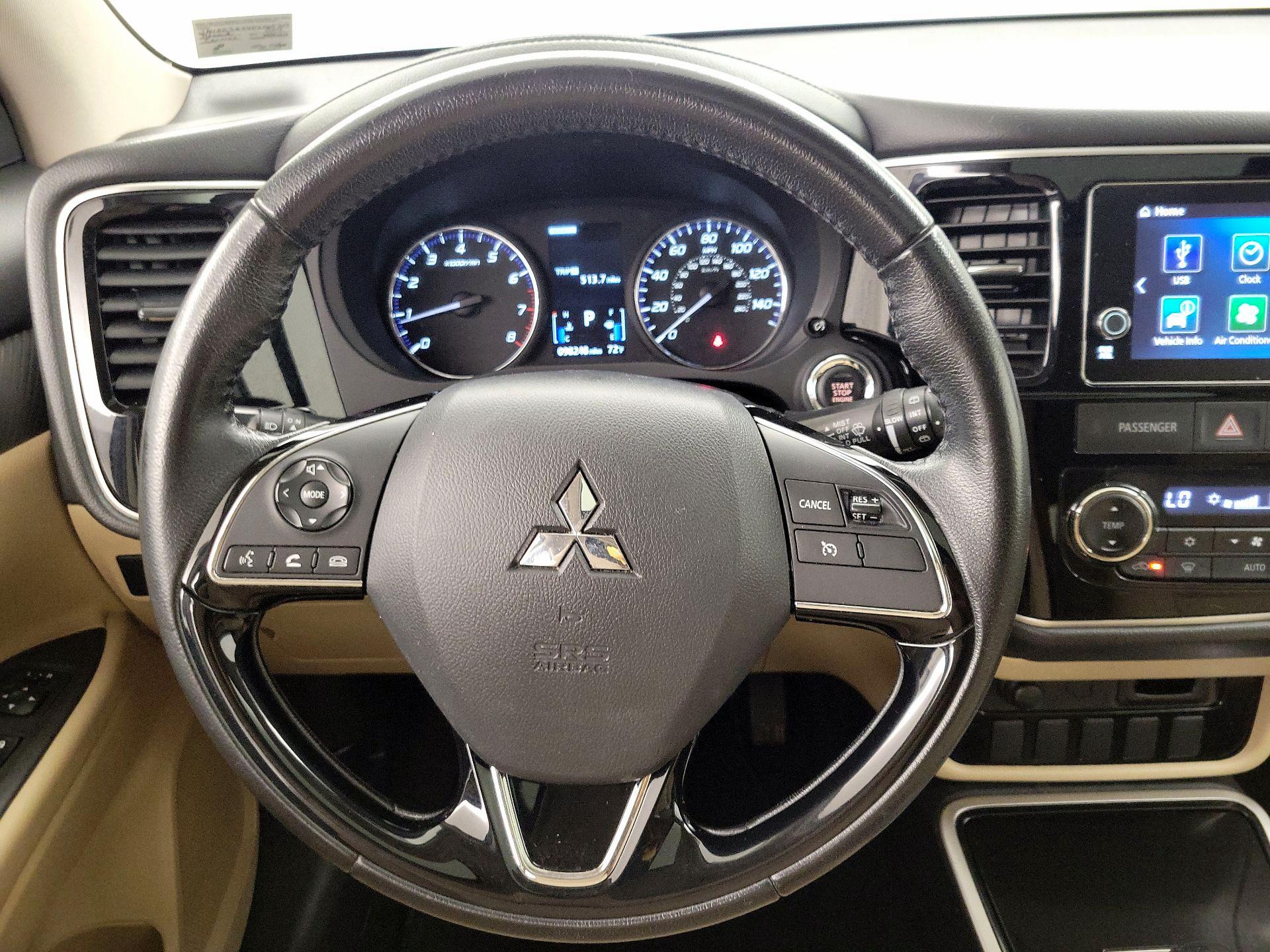 Thumbnail: 2017 Mitsubishi Outlander - 10