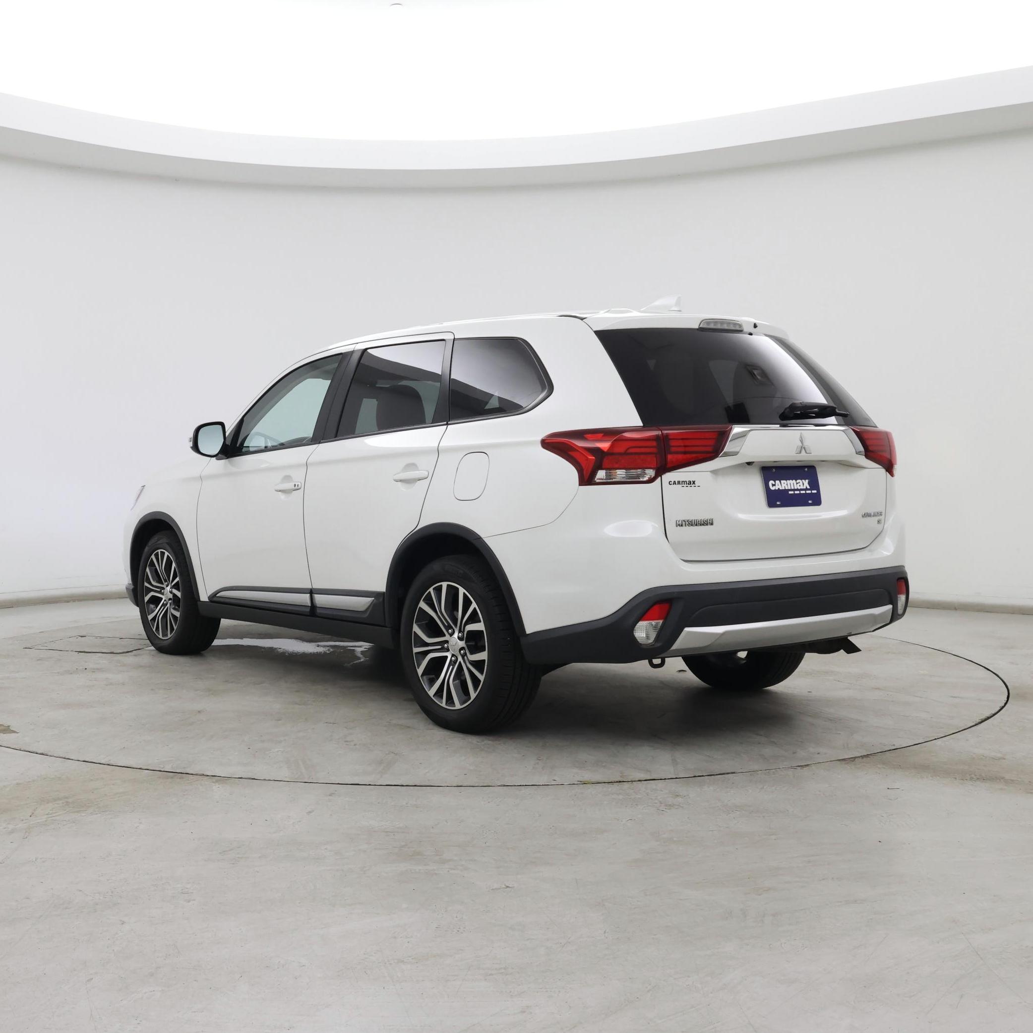 Thumbnail: 2017 Mitsubishi Outlander - 2