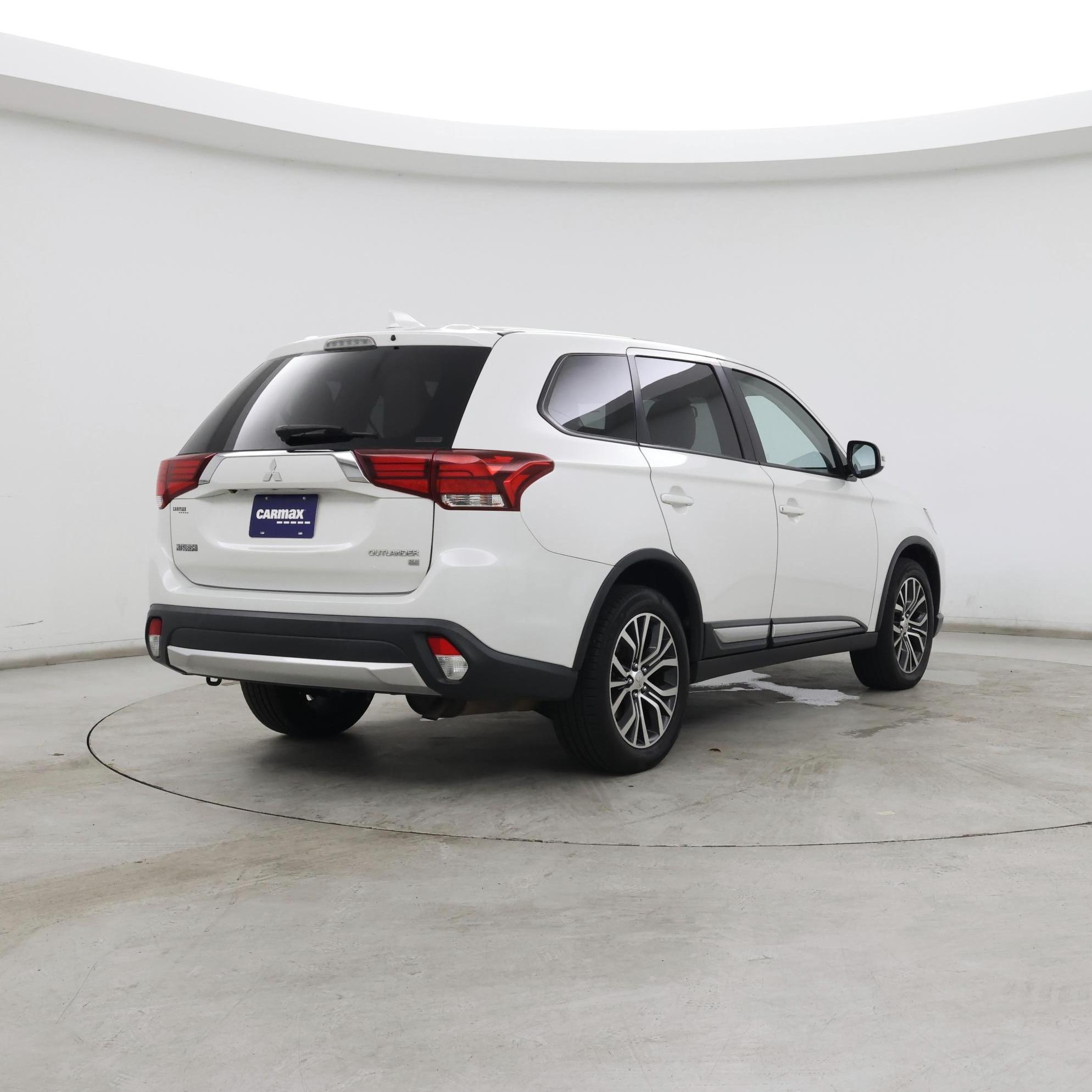 Thumbnail: 2017 Mitsubishi Outlander - 8
