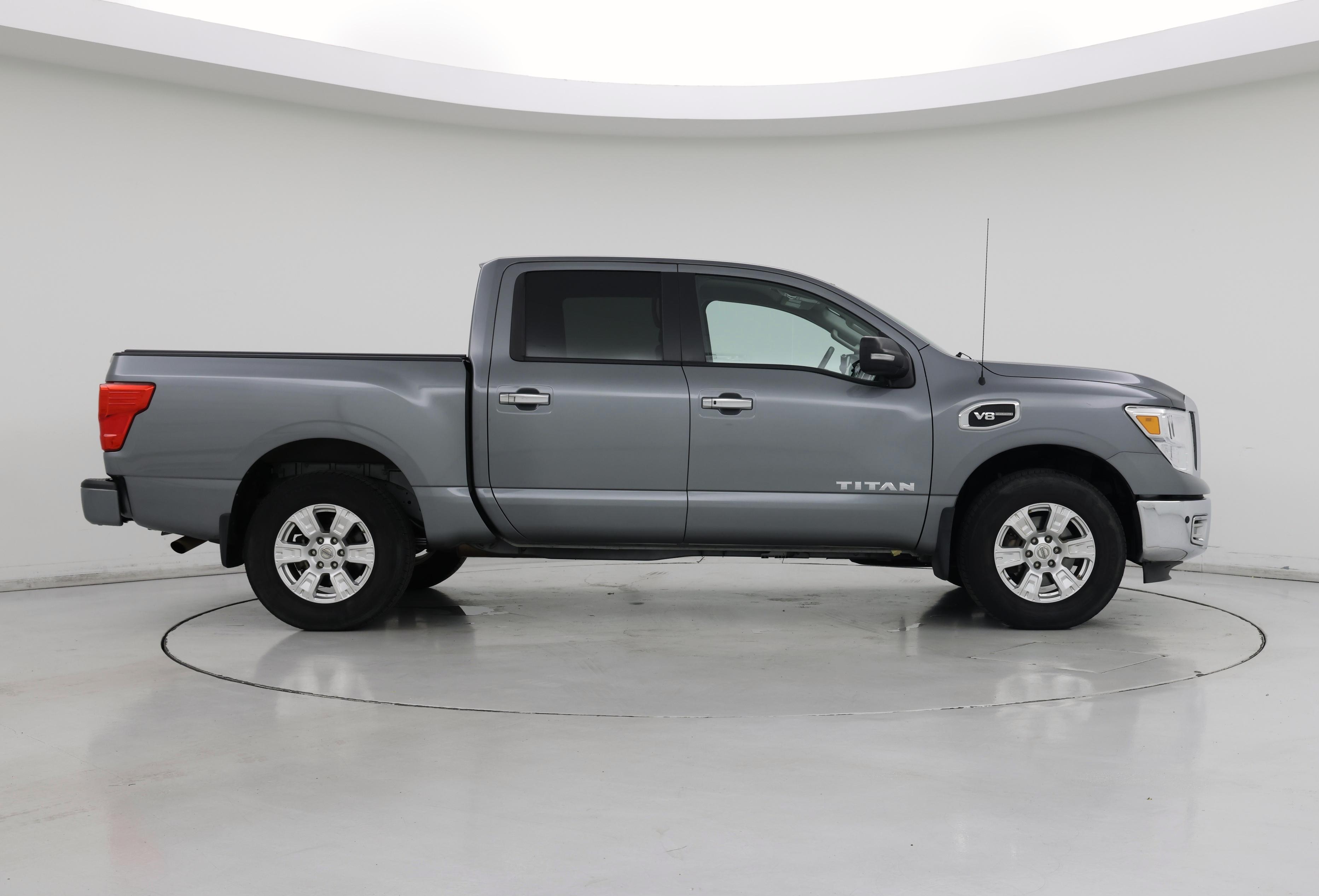 Thumbnail: 2017 Nissan Titan - 7