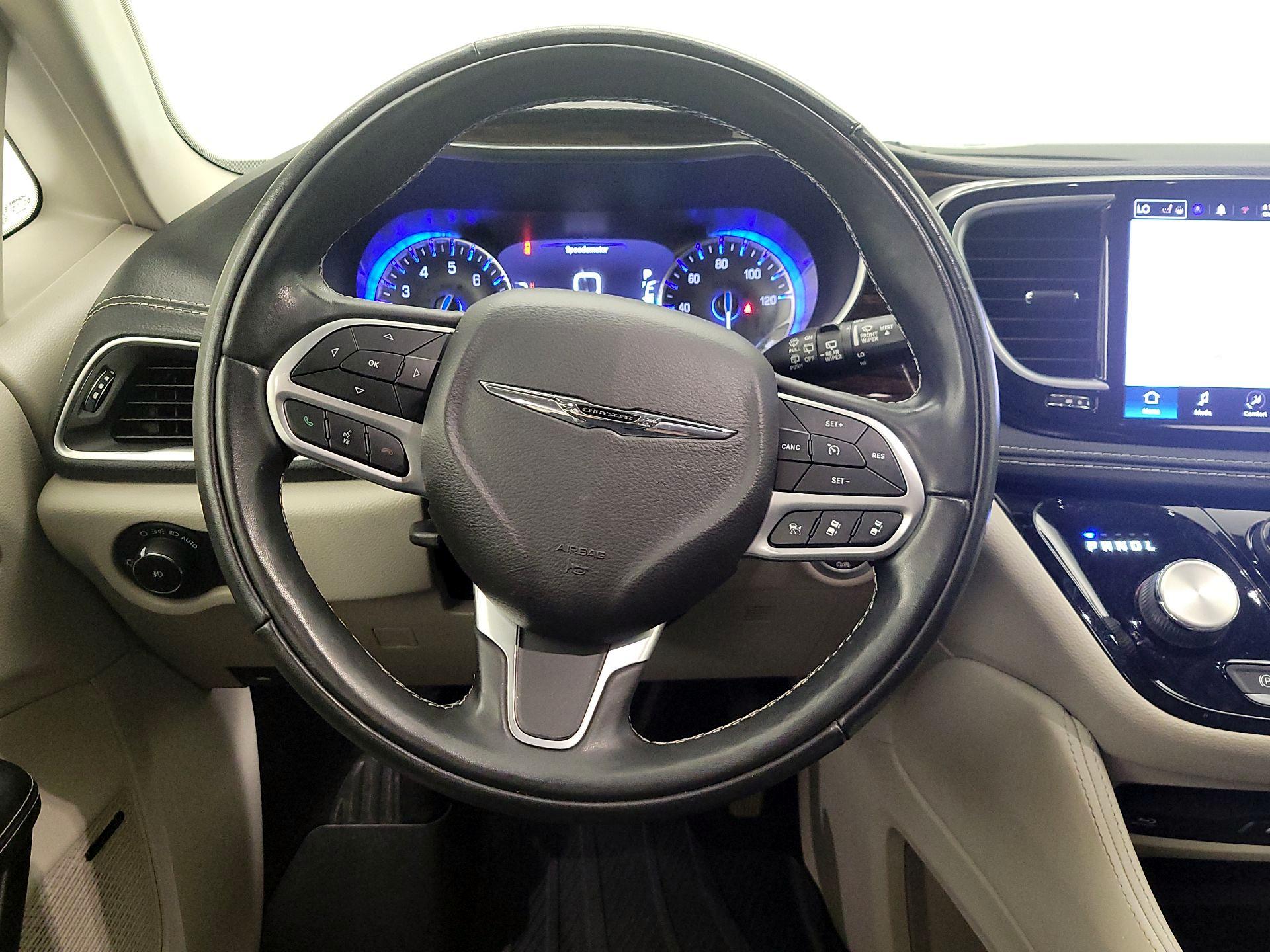 Thumbnail: 2022 Chrysler Pacifica - 10