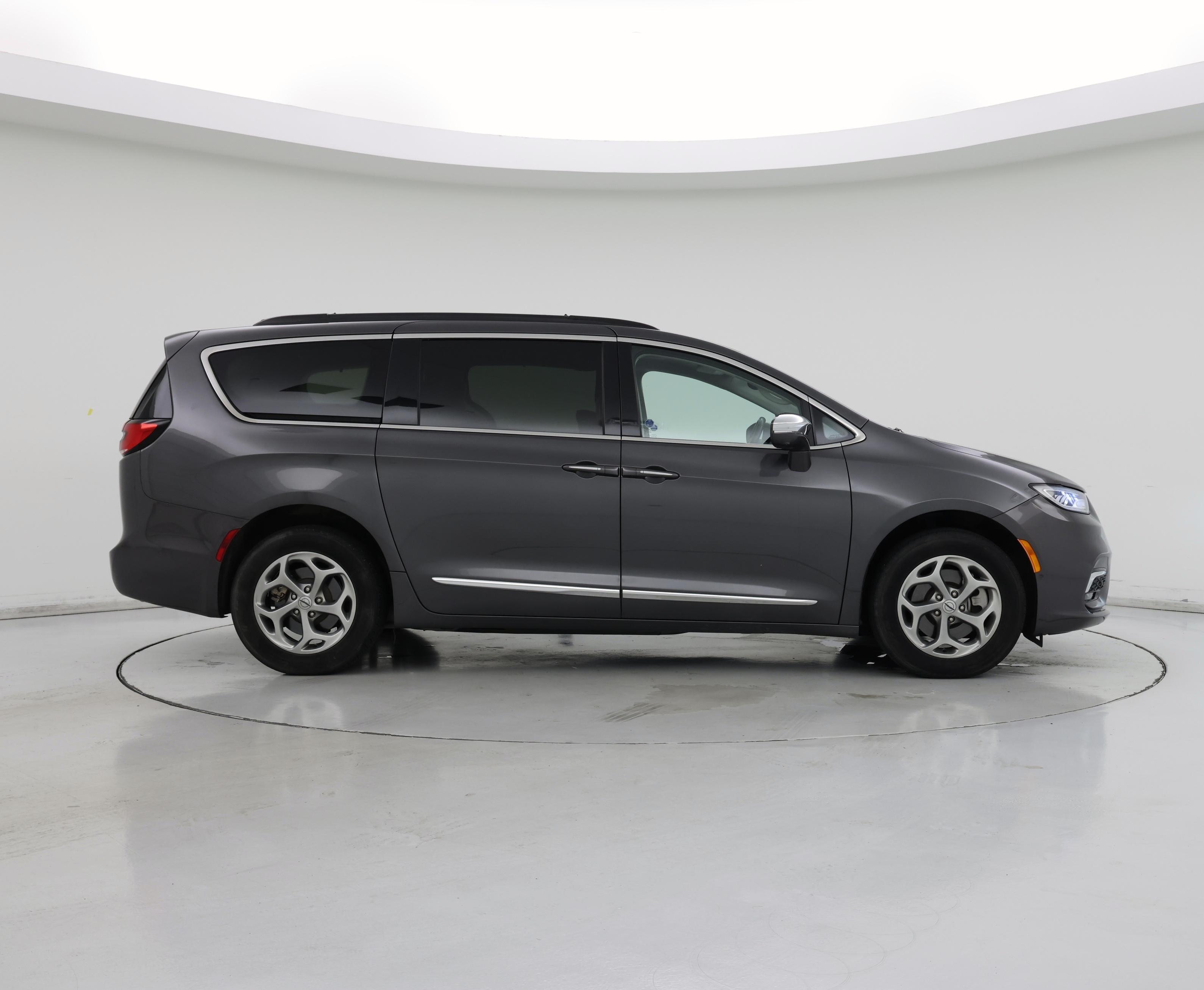 Thumbnail: 2022 Chrysler Pacifica - 7