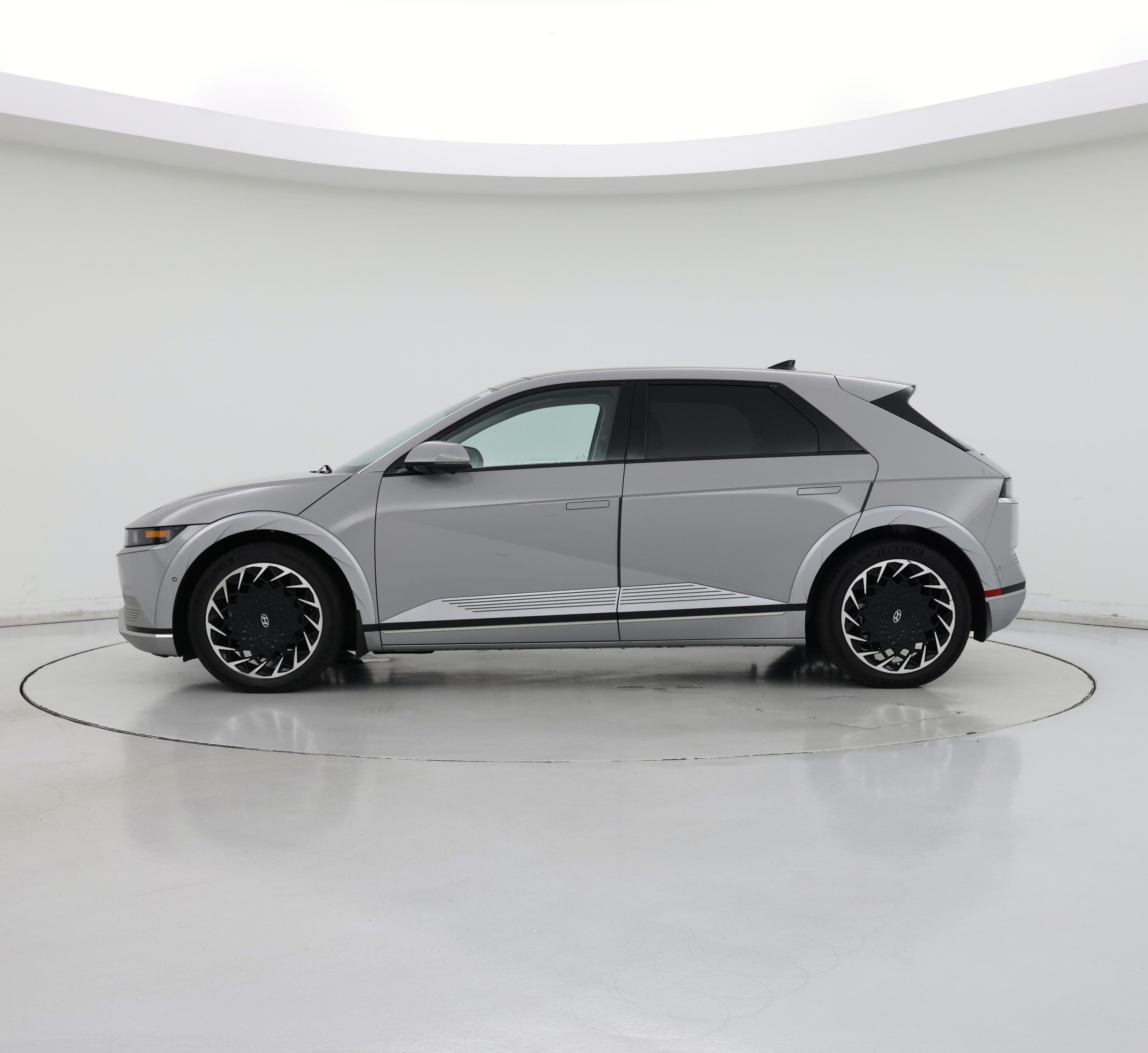 Thumbnail: 2022 Hyundai Ioniq 5 - 3