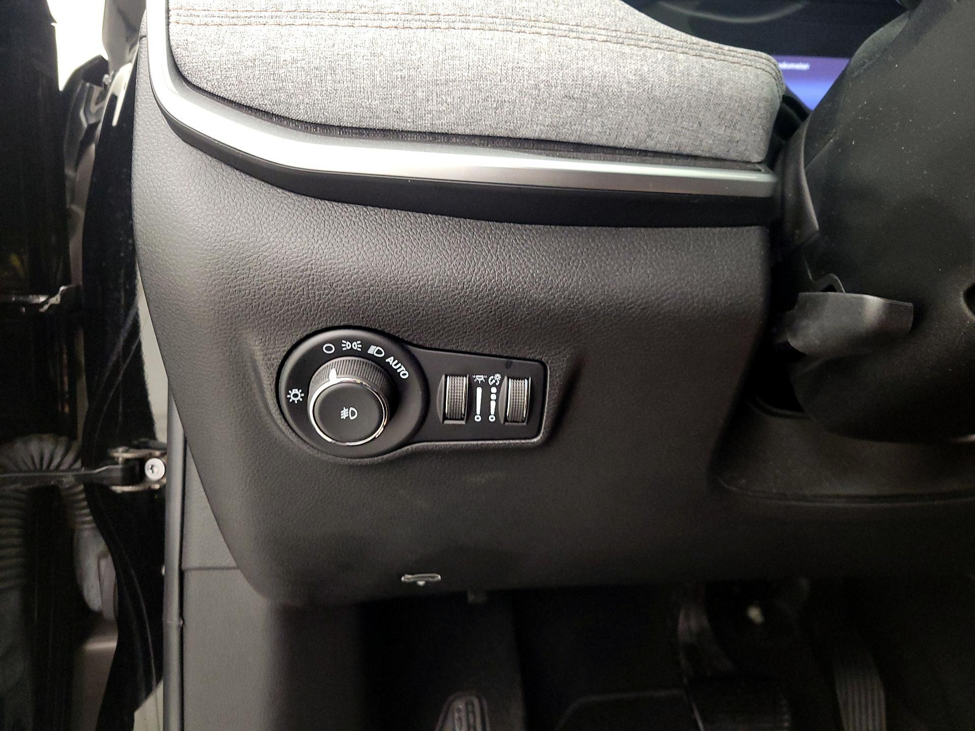 Thumbnail: 2022 Jeep Compass - 13