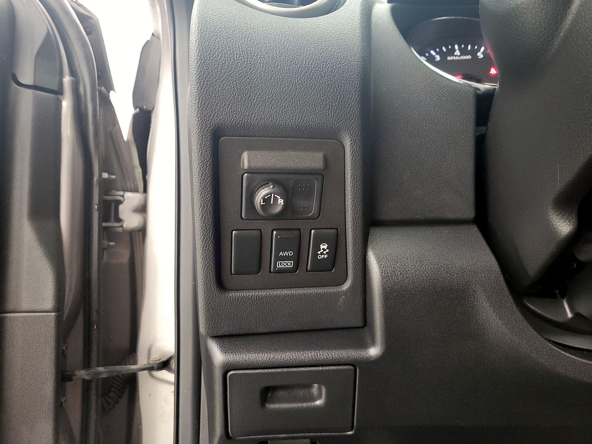 Thumbnail: 2014 Nissan Rogue - 13