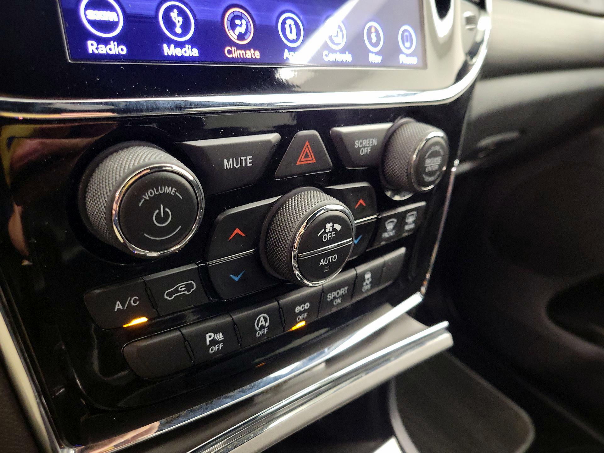 Thumbnail: 2019 Jeep Grand Cherokee - 17