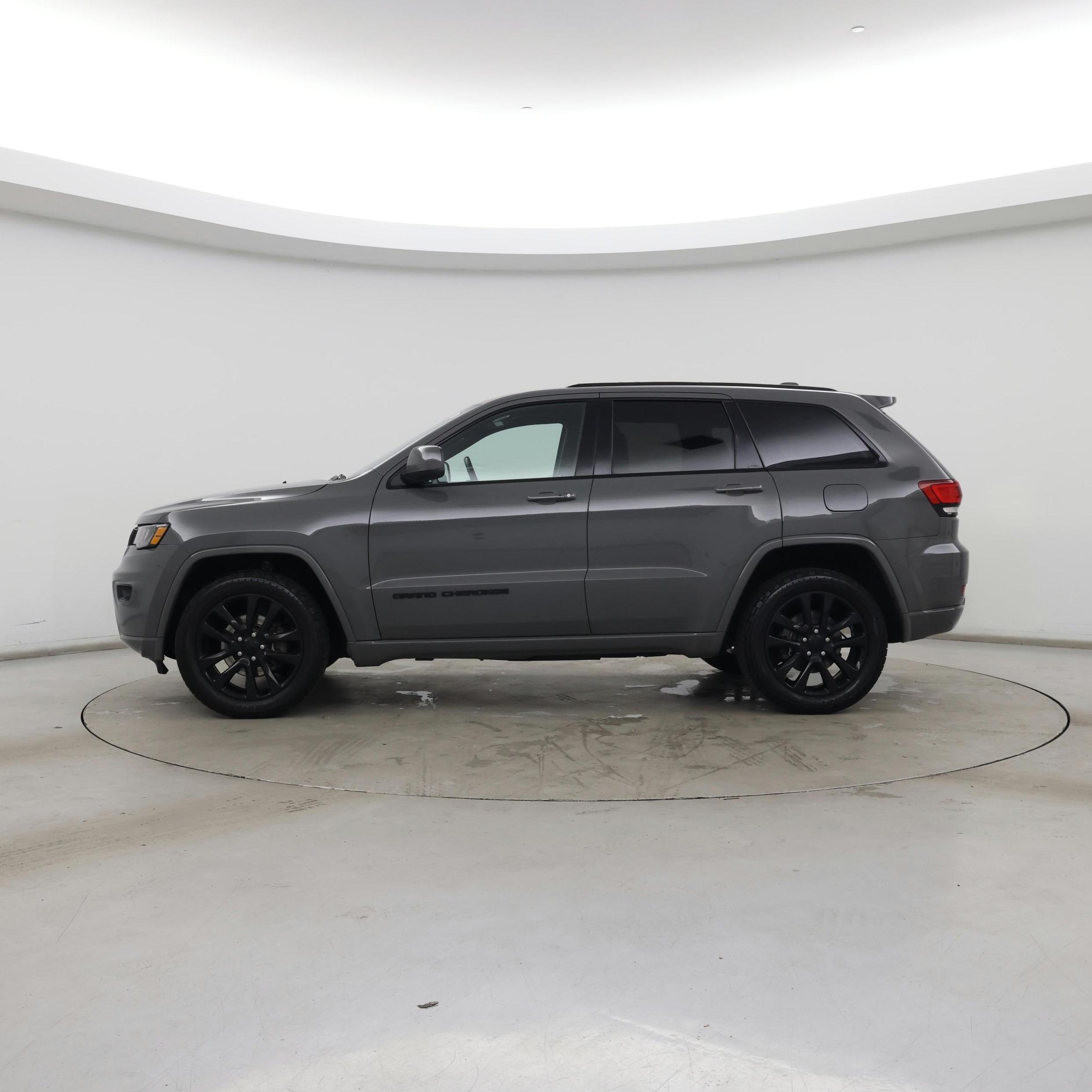 Thumbnail: 2019 Jeep Grand Cherokee - 3