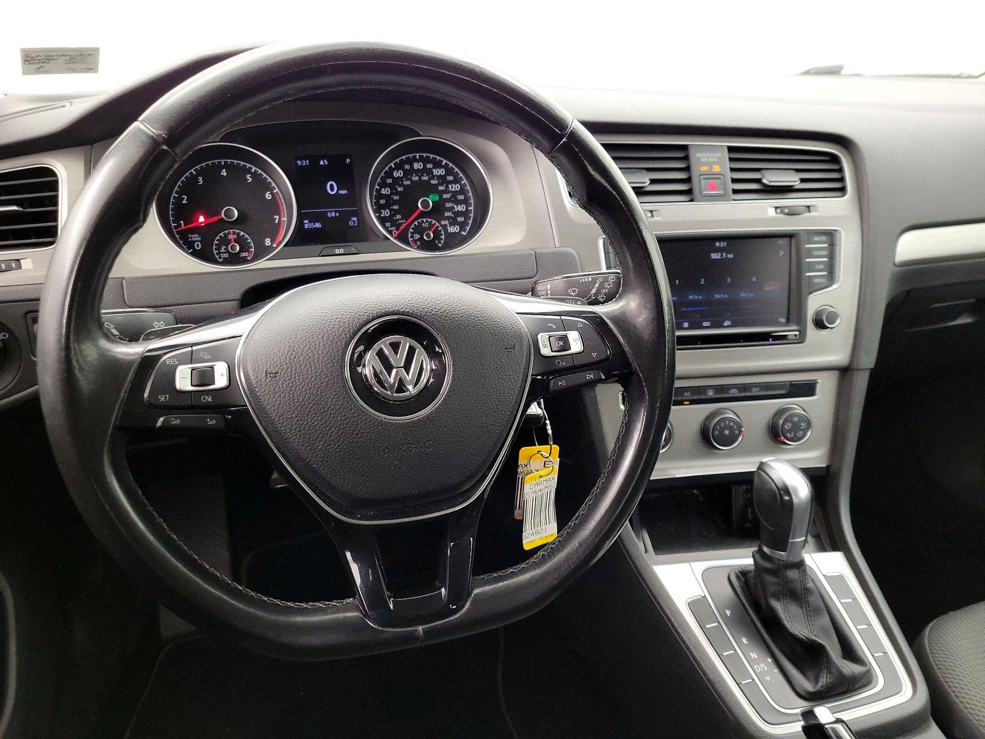 Thumbnail: 2017 Volkswagen Golf - 10