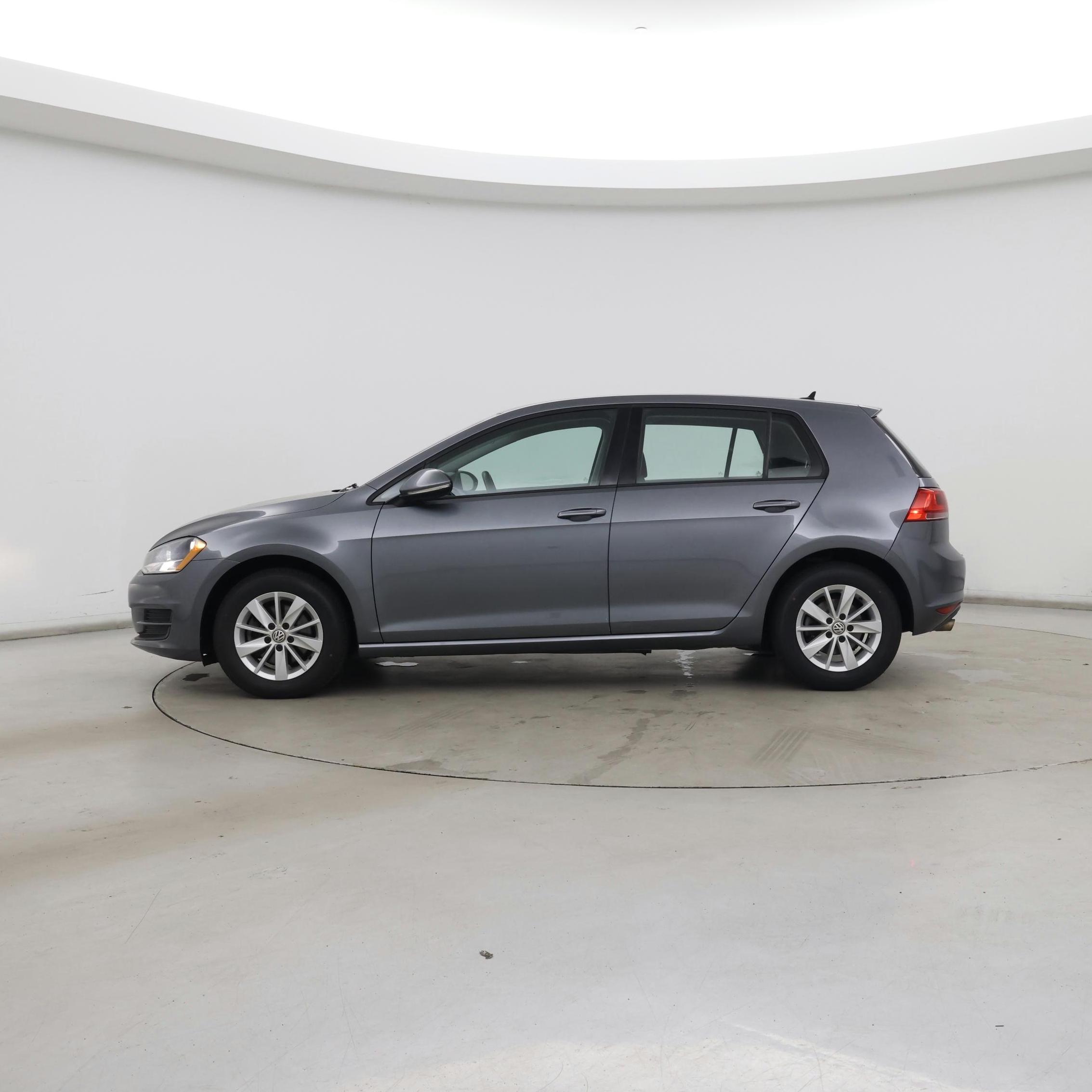 Thumbnail: 2017 Volkswagen Golf - 3