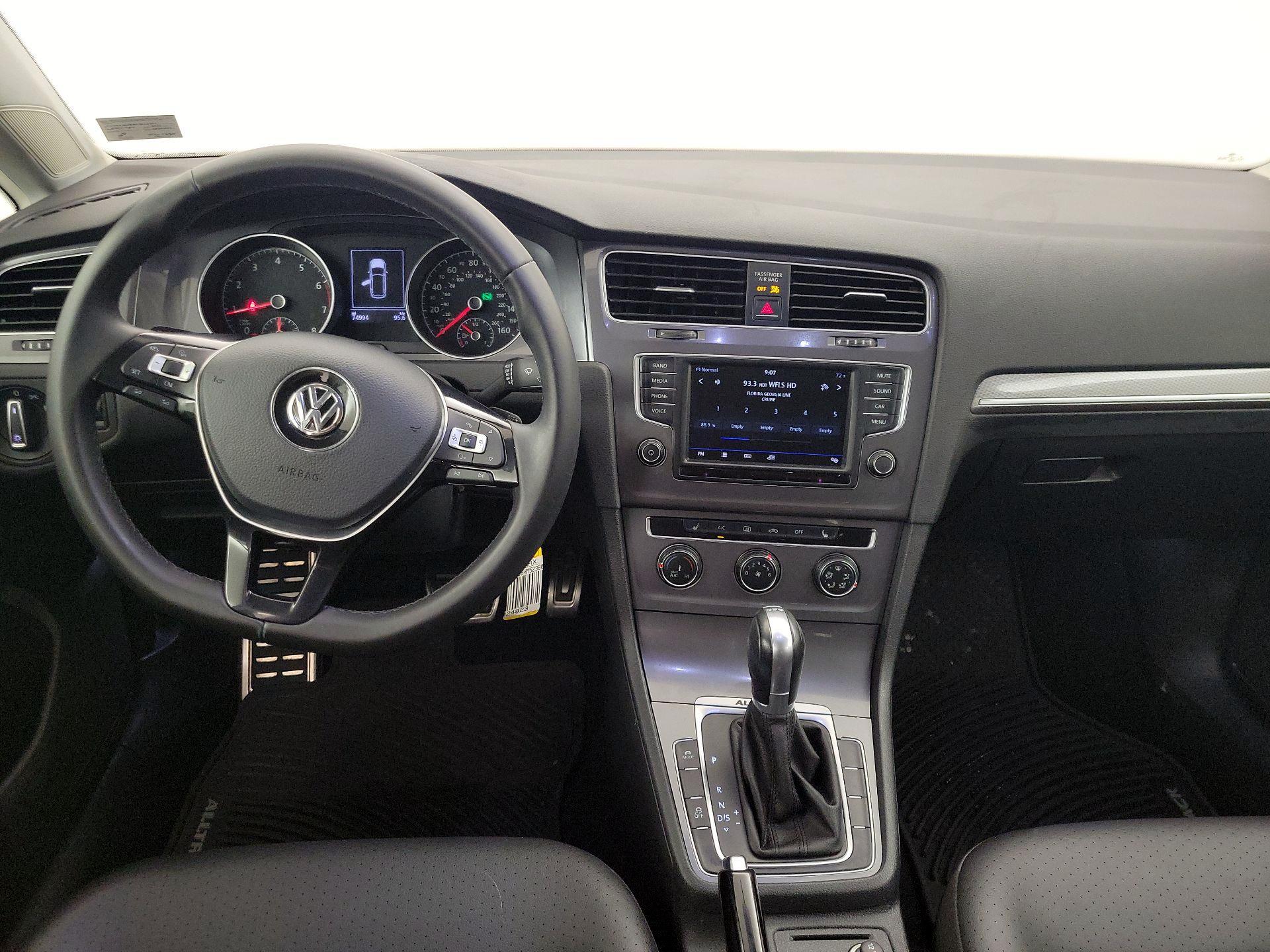 Thumbnail: 2017 Volkswagen Golf - 9