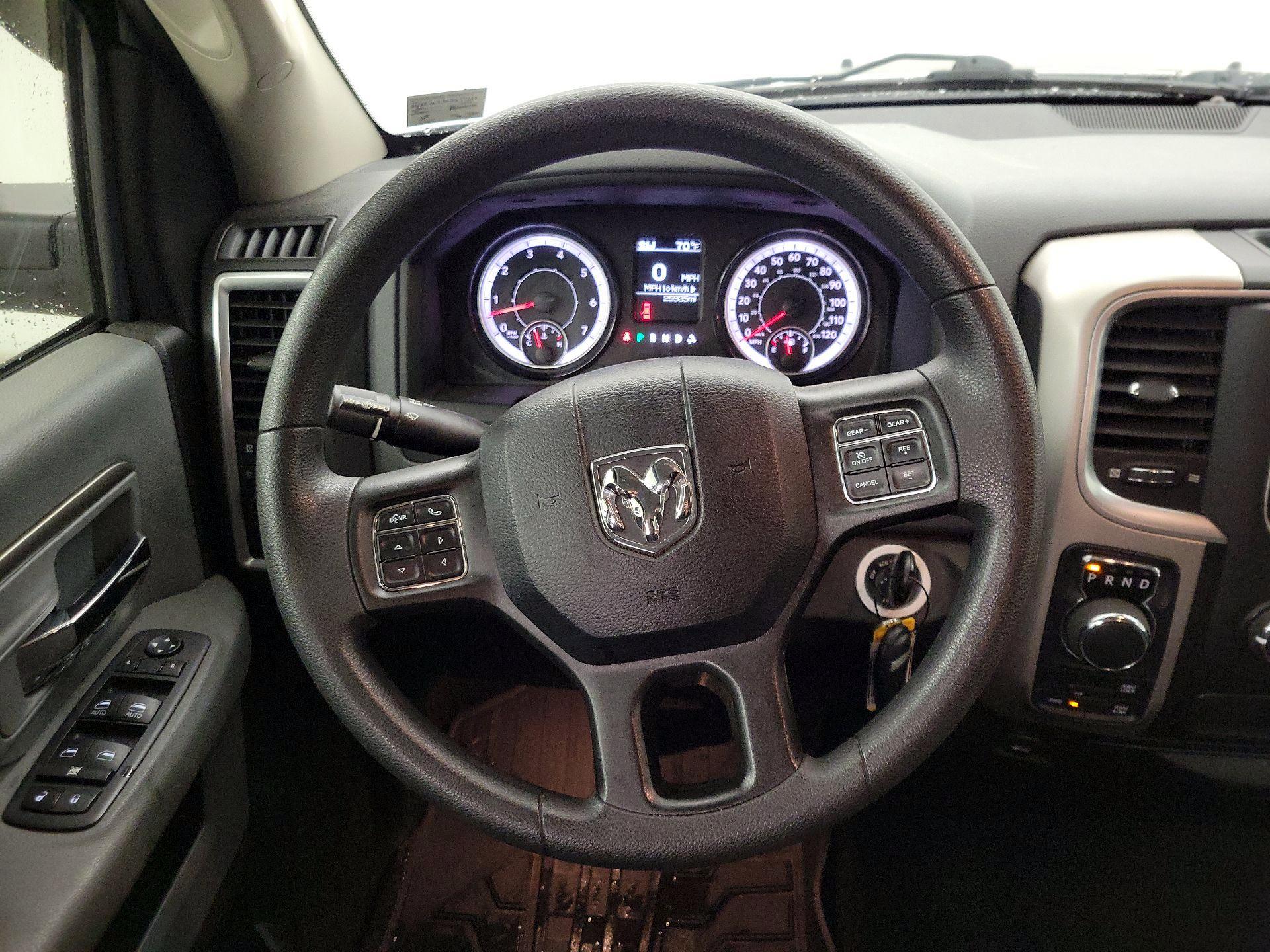 Thumbnail: 2020 RAM 1500 Classic - 10