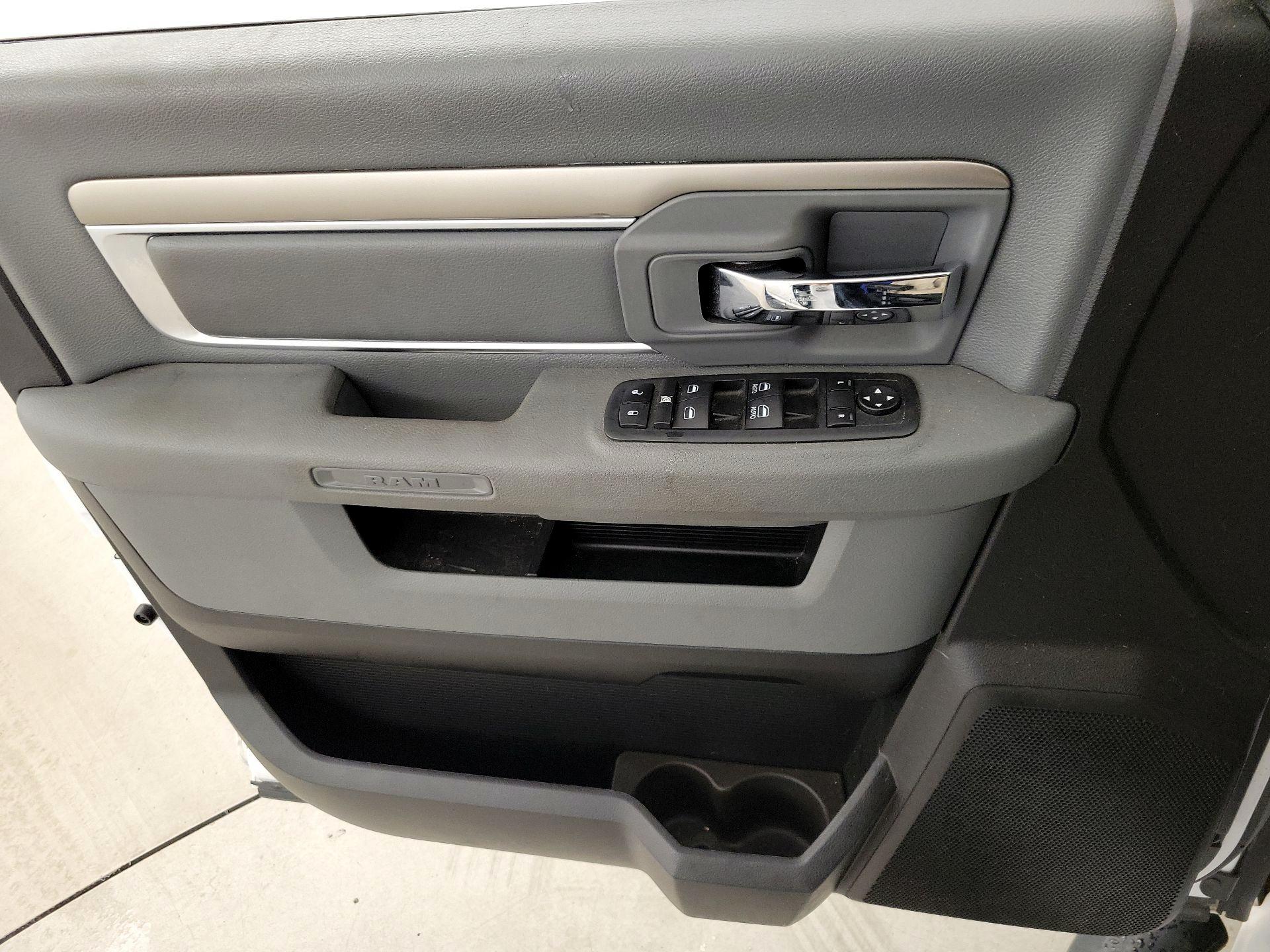 Thumbnail: 2020 RAM 1500 Classic - 12