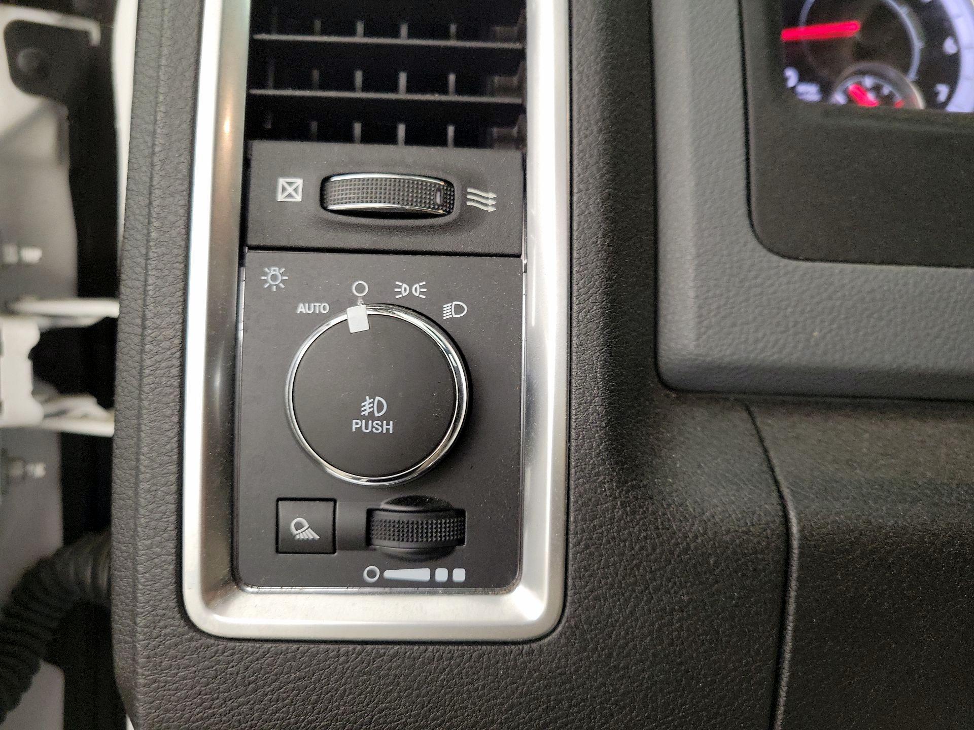 Thumbnail: 2020 RAM 1500 Classic - 13