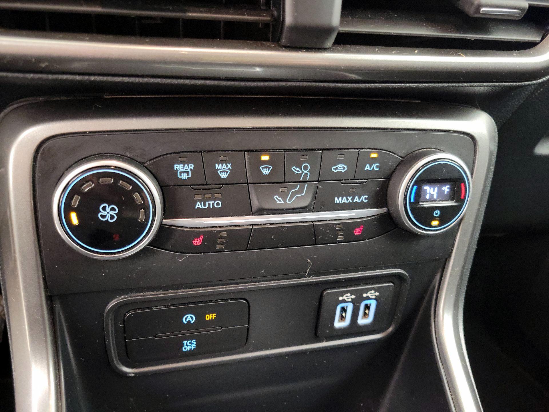 Thumbnail: 2018 Ford EcoSport - 17
