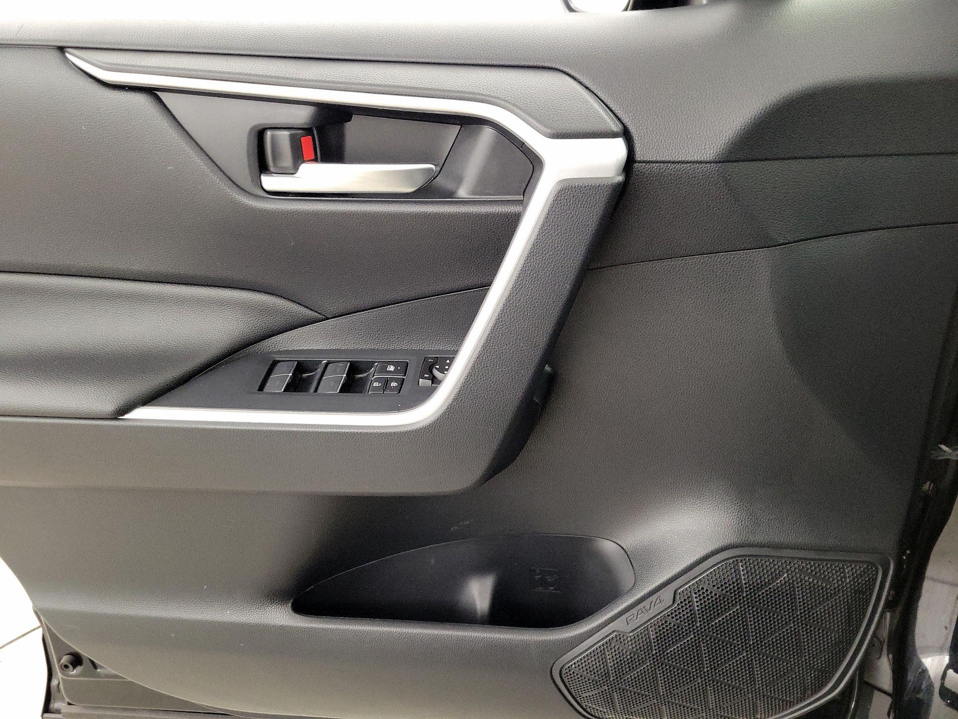 Thumbnail: 2022 Toyota RAV4 - 12