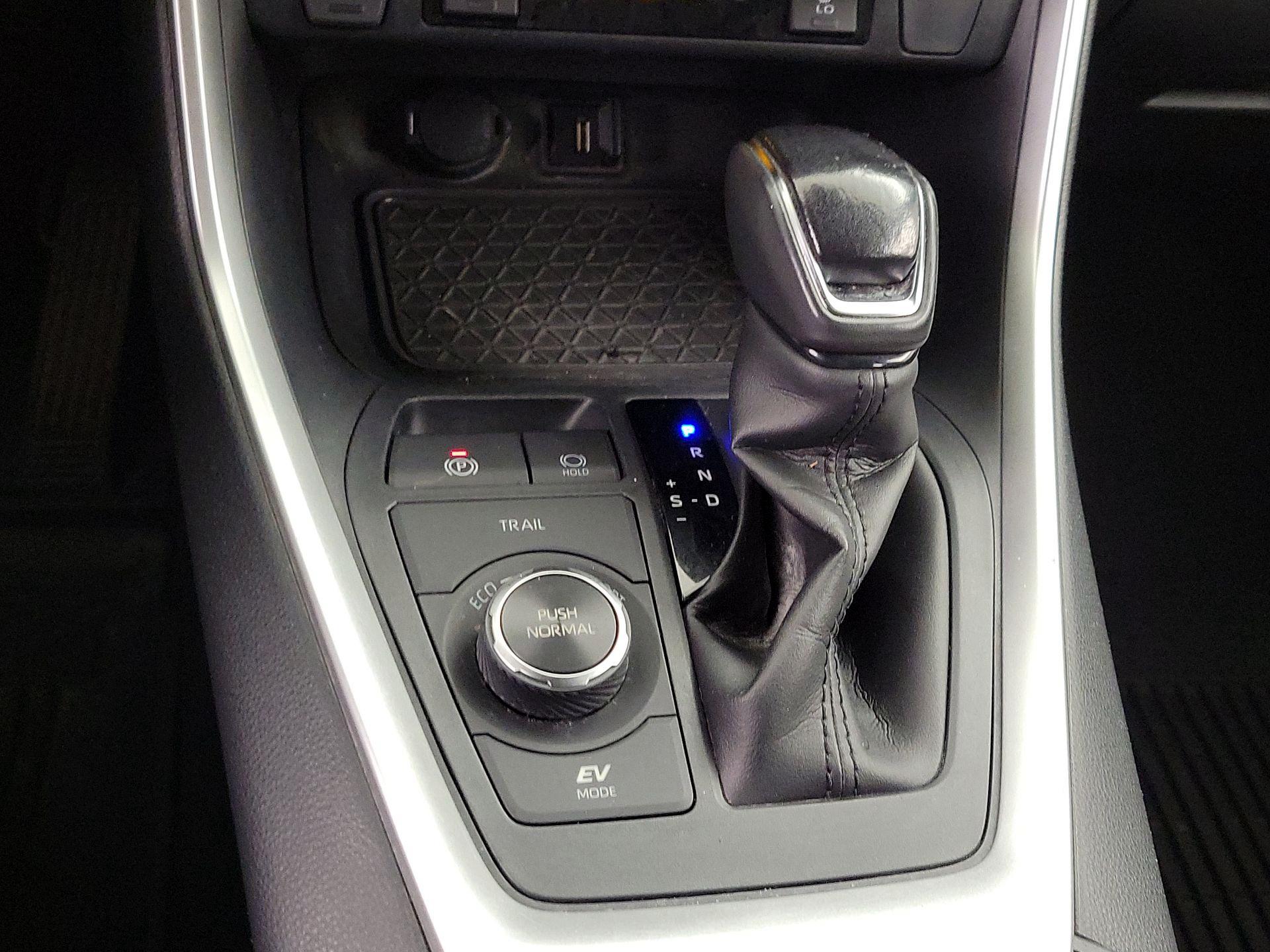 Thumbnail: 2022 Toyota RAV4 - 17