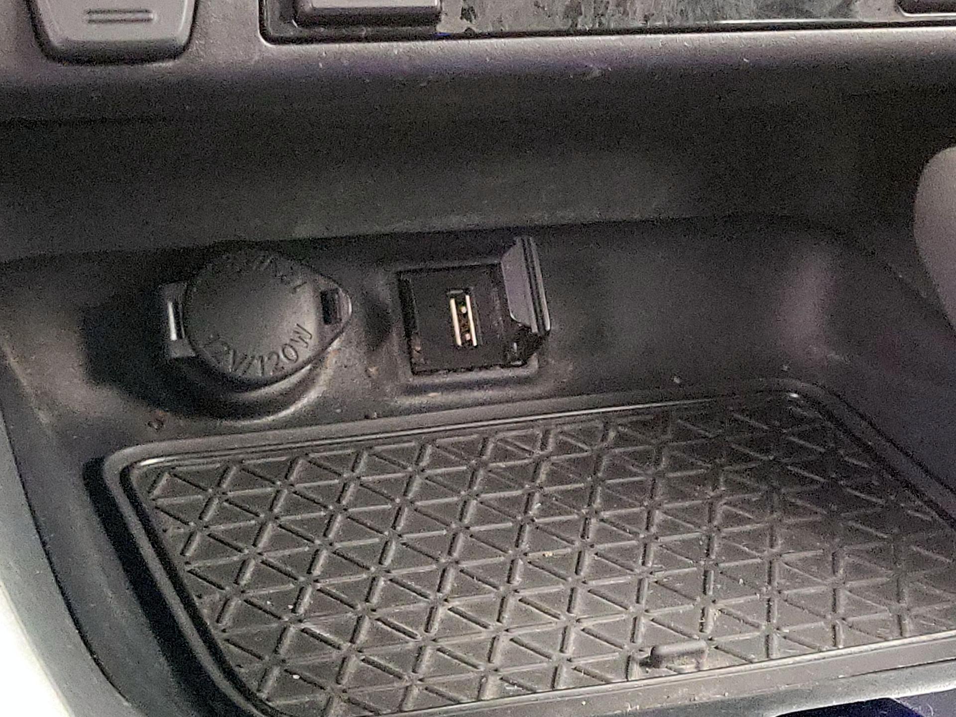 Thumbnail: 2022 Toyota RAV4 - 18