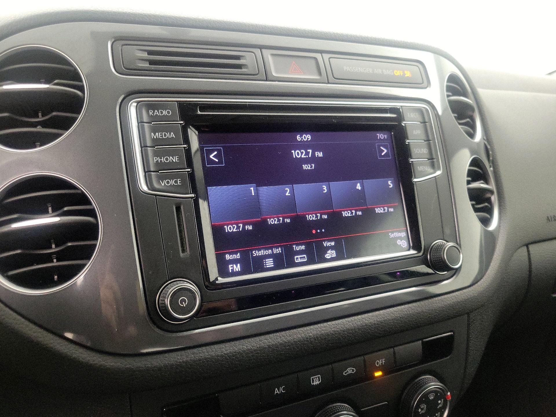 Thumbnail: 2018 Volkswagen Tiguan - 15