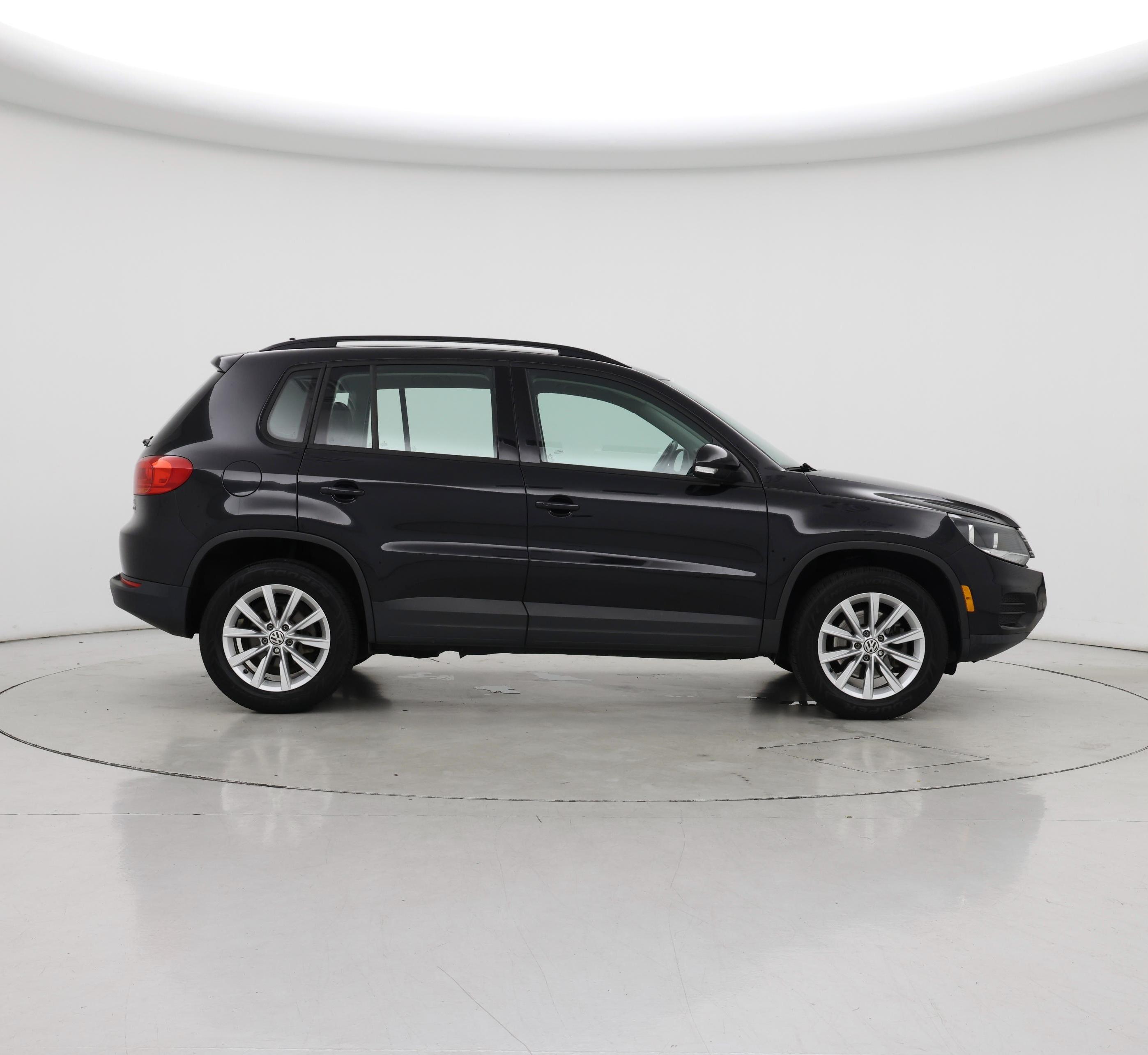 Thumbnail: 2018 Volkswagen Tiguan - 7