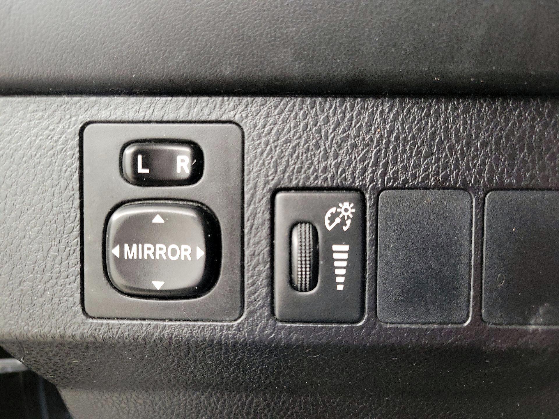 Thumbnail: 2016 Toyota RAV4 - 13