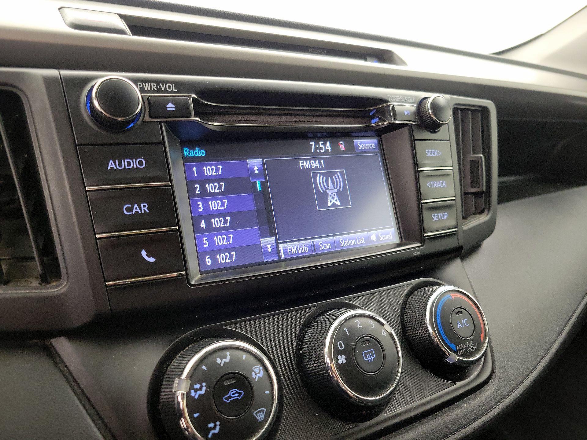 Thumbnail: 2016 Toyota RAV4 - 15