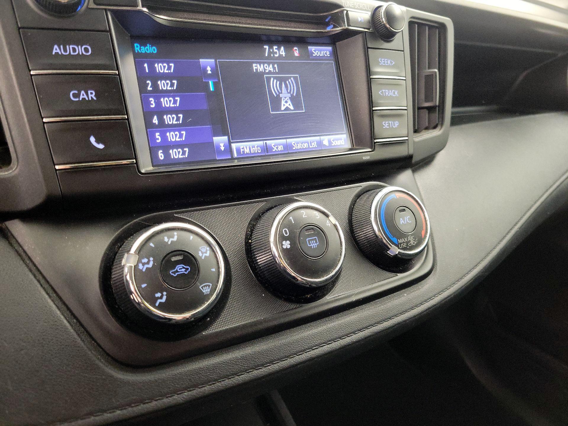 Thumbnail: 2016 Toyota RAV4 - 16