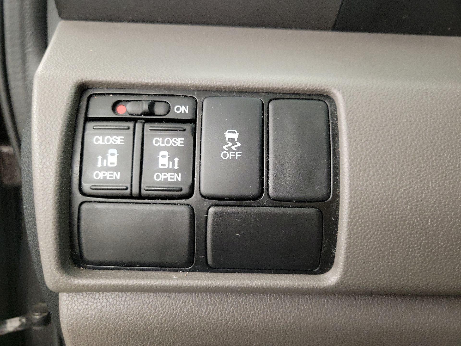 Thumbnail: 2017 Honda Odyssey - 13