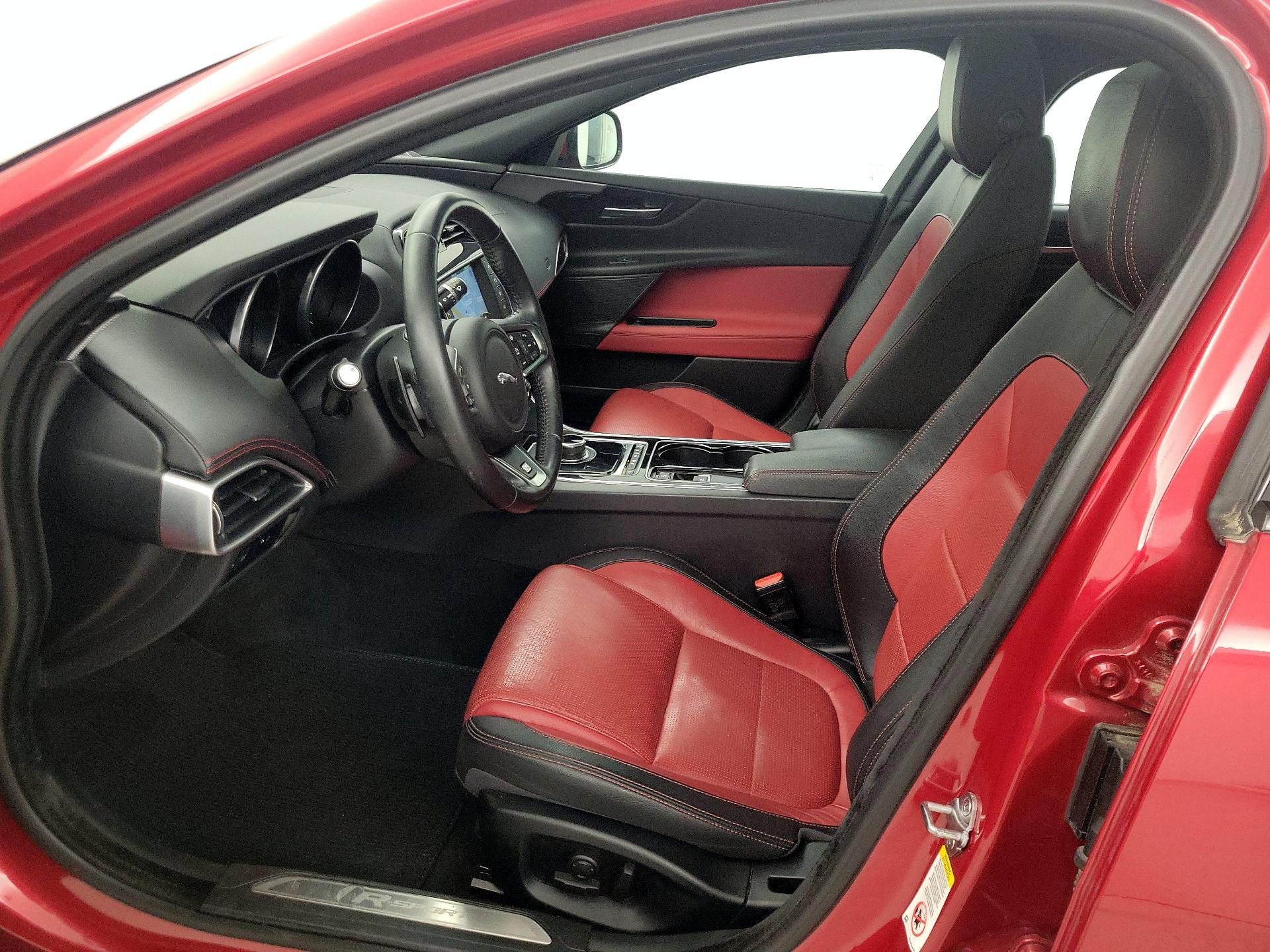 Thumbnail: 2017 Jaguar XE - 11