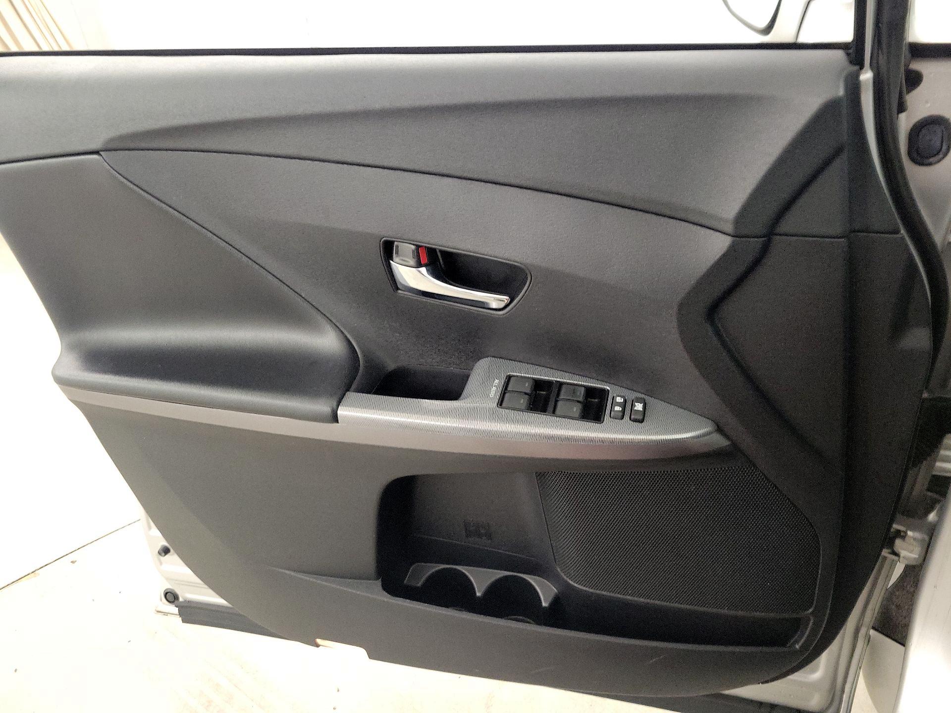 Thumbnail: 2014 Toyota Venza - 12