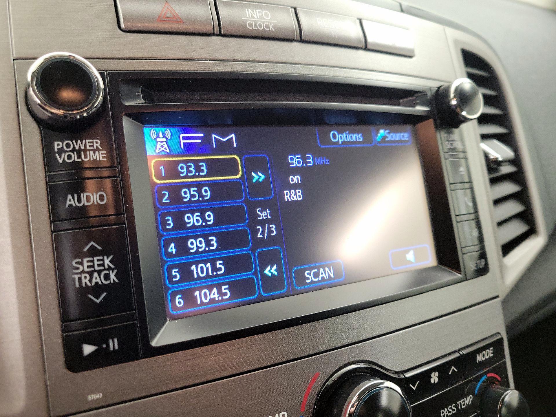 Thumbnail: 2014 Toyota Venza - 15