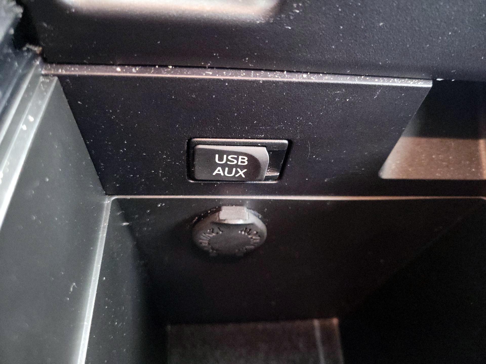 Thumbnail: 2014 Toyota Venza - 18